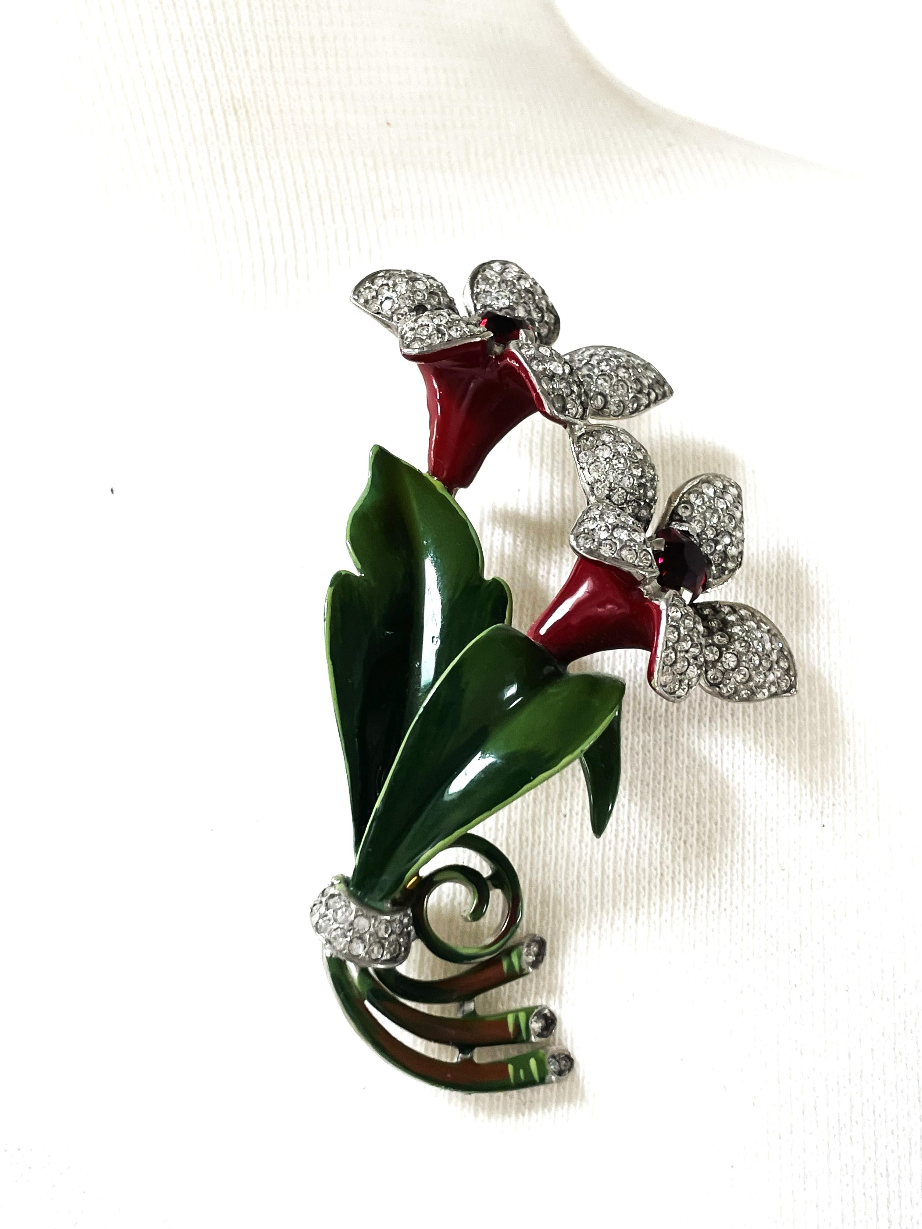 De las mujeres Dujay broosch de flor sin firmar, esmaltado con muchos brillantitos  1940 EEUU en venta