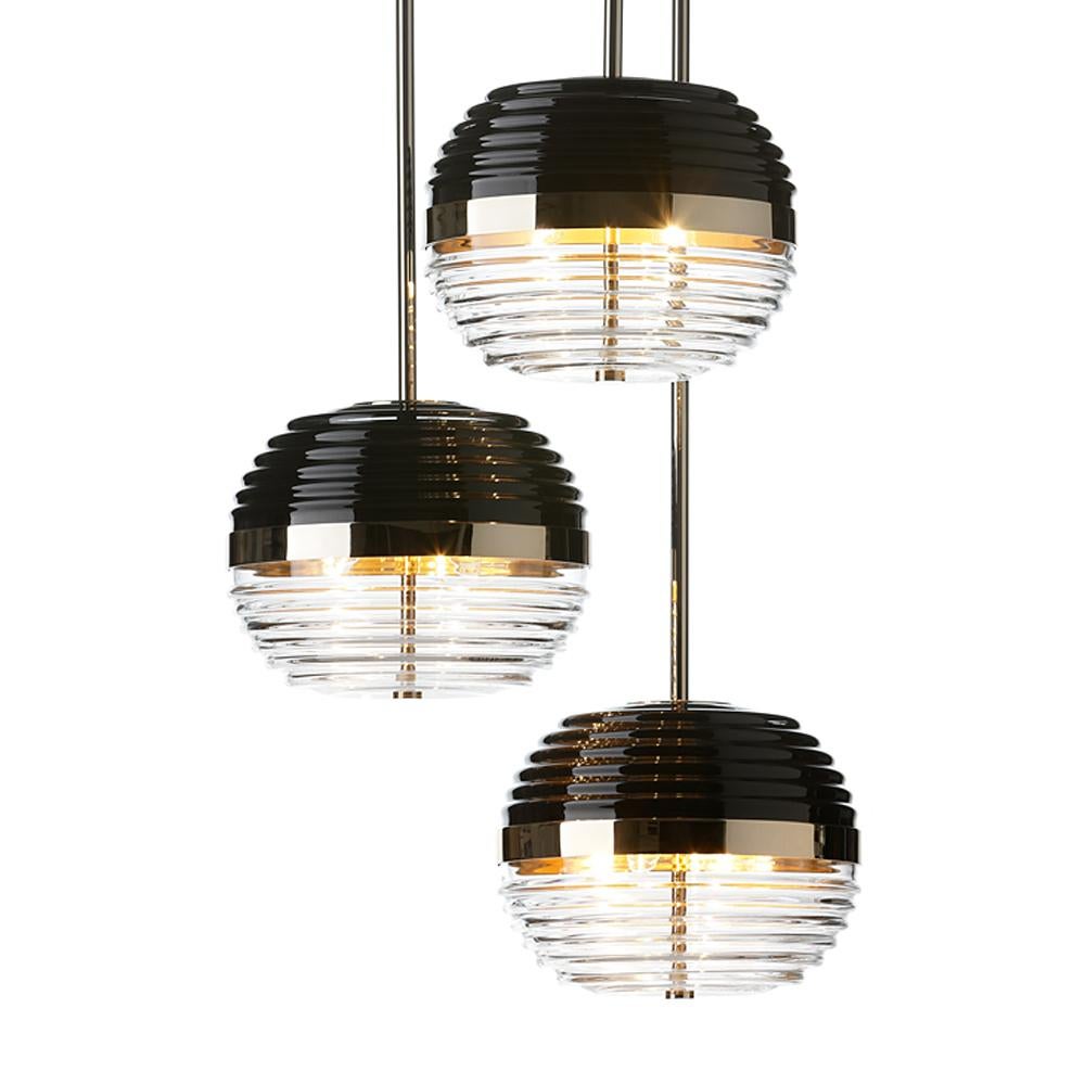 Suspension duke triple with black glass shade,
with structure and base in polished solid brass. 
With handblown smoked blackened glass shade.
With 6 bulbs, lamp holder type
E14, max 40 watt. Bulbs not included.
Subtle and elegant piece.
Also