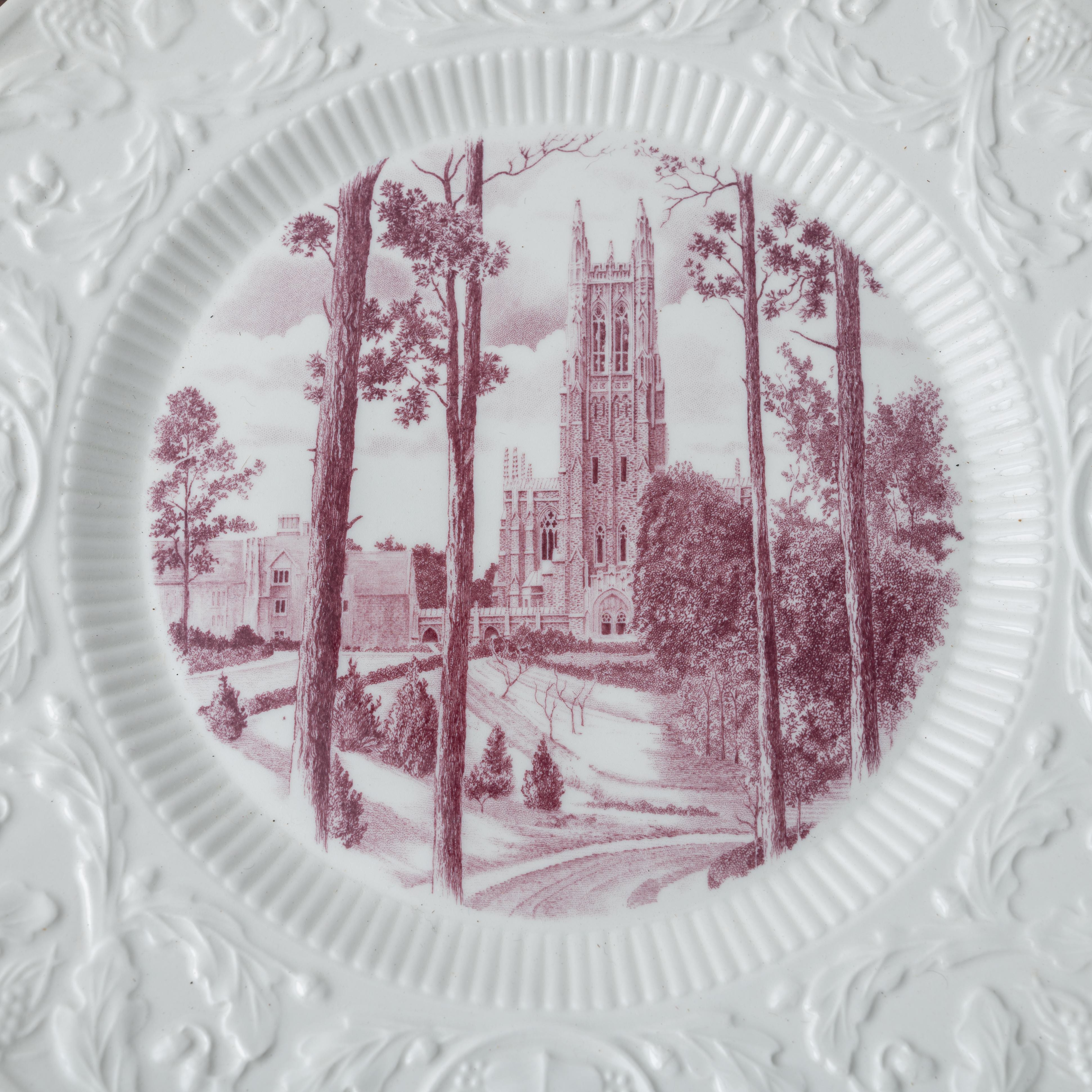 Assiettes à dîner Wedgwood de l'Universal University, set de 6 Bon état - En vente à Savannah, GA