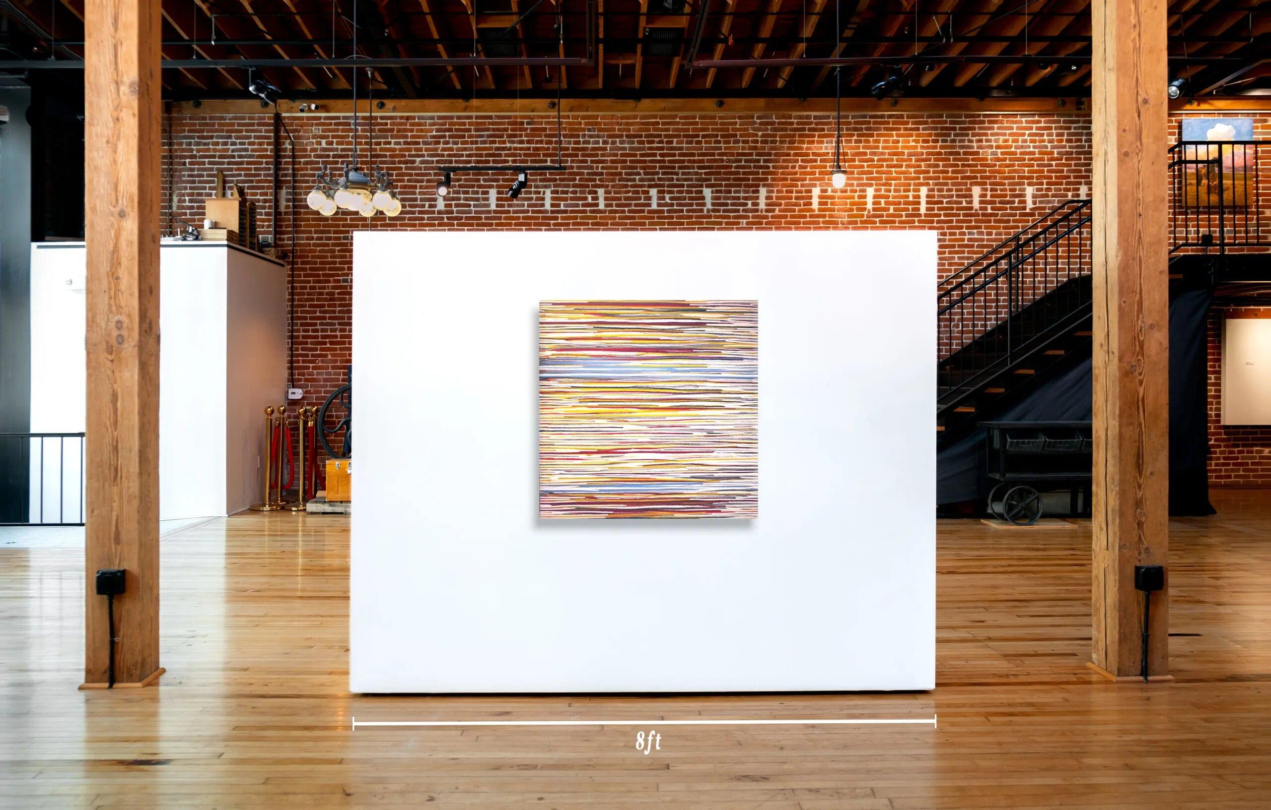 Peinture acrylique abstraite, « courants blancs, rouges, jaunes avec goutte à goutte bleu clair » - Or Abstract Painting par Duke Windsor