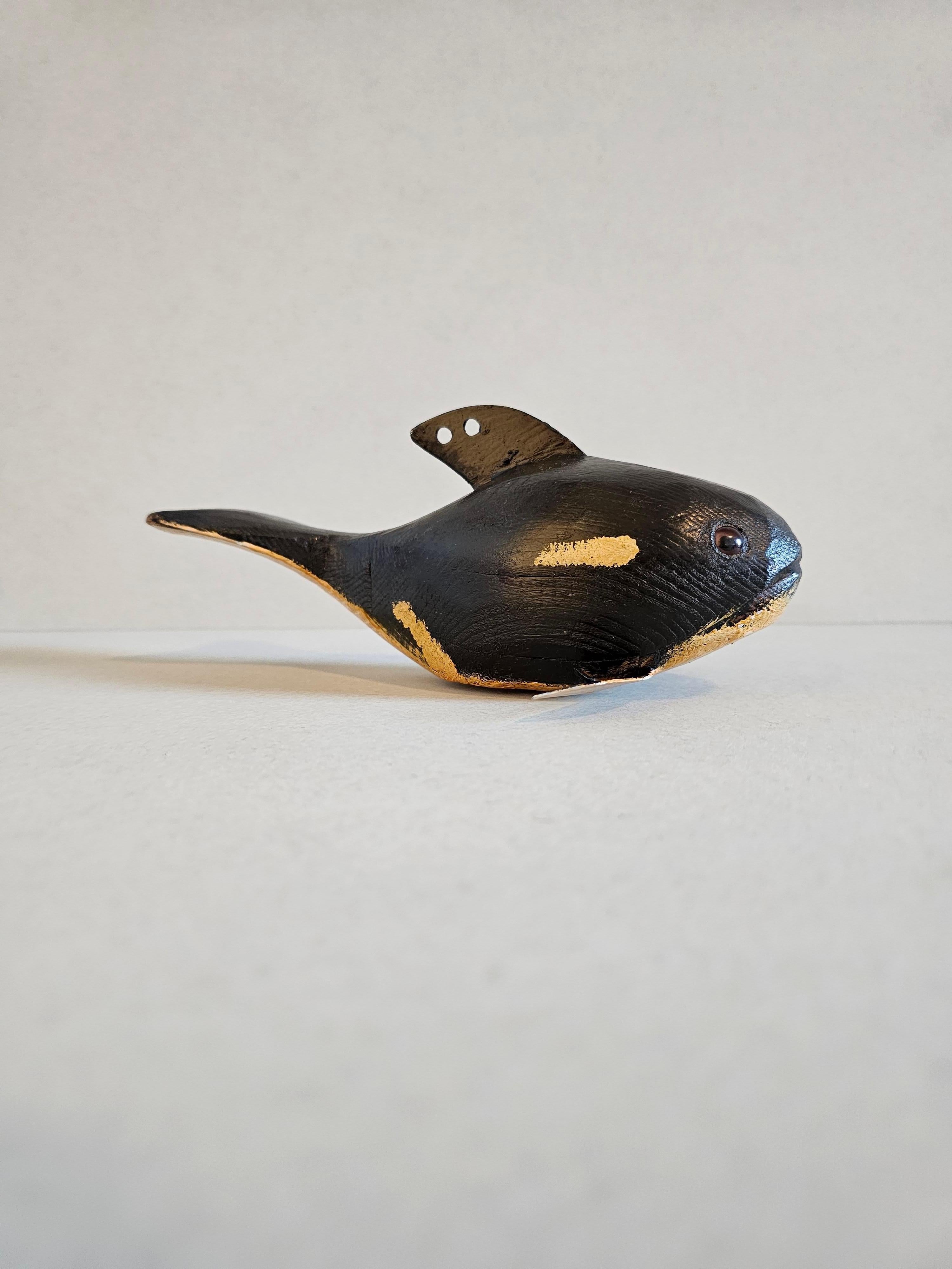 Duluth Fish Decoy American Folk Art Carved Painted Orca Killer Whale Sculpture For Sale 4