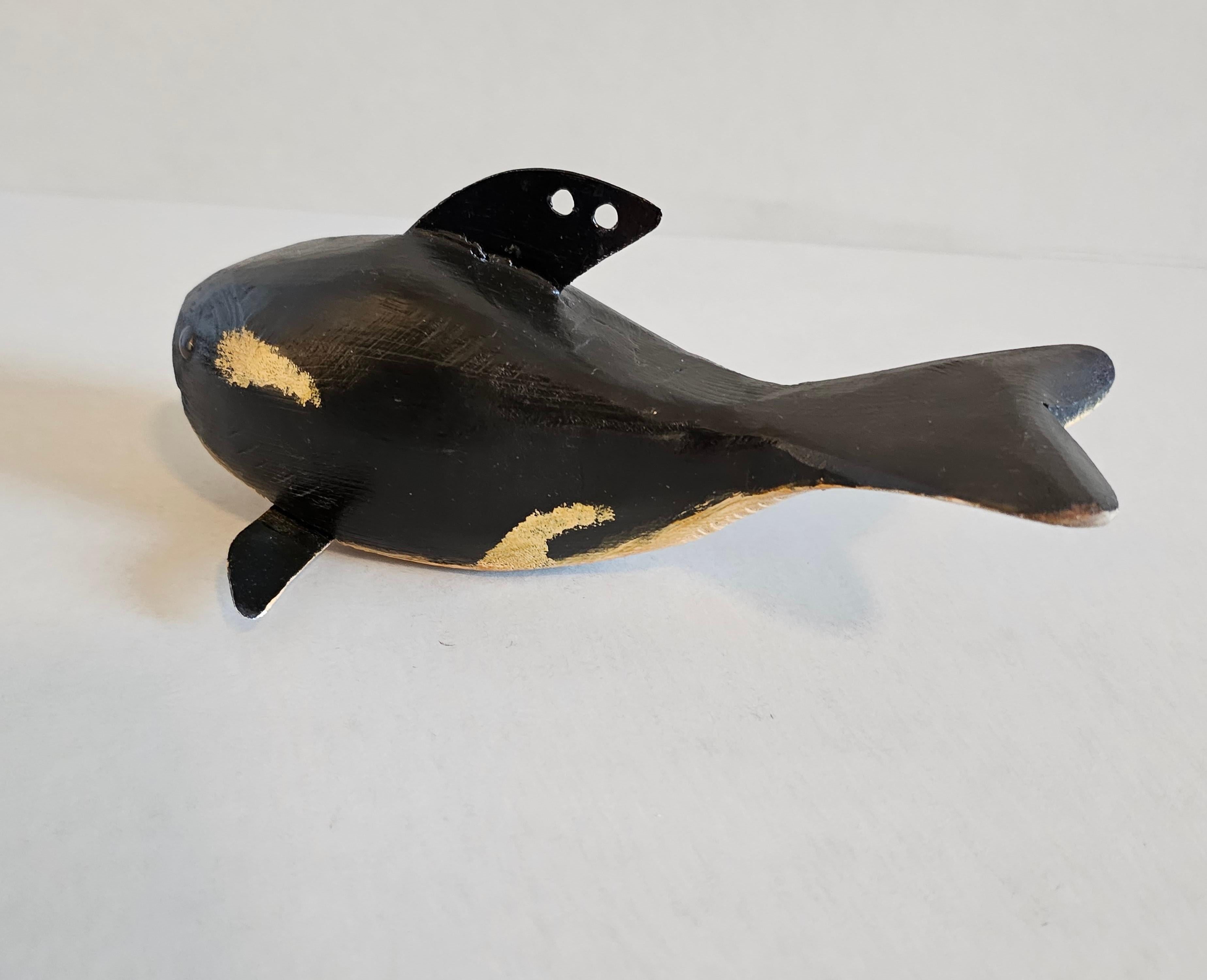 Duluth Fish Decoy American Folk Art Carved Painted Orca Killer Whale Sculpture In Good Condition For Sale In Forney, TX