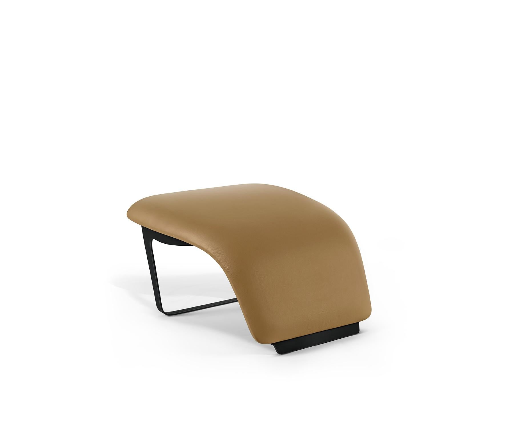 Moderno Duma Ottoman by Madheke in vendita