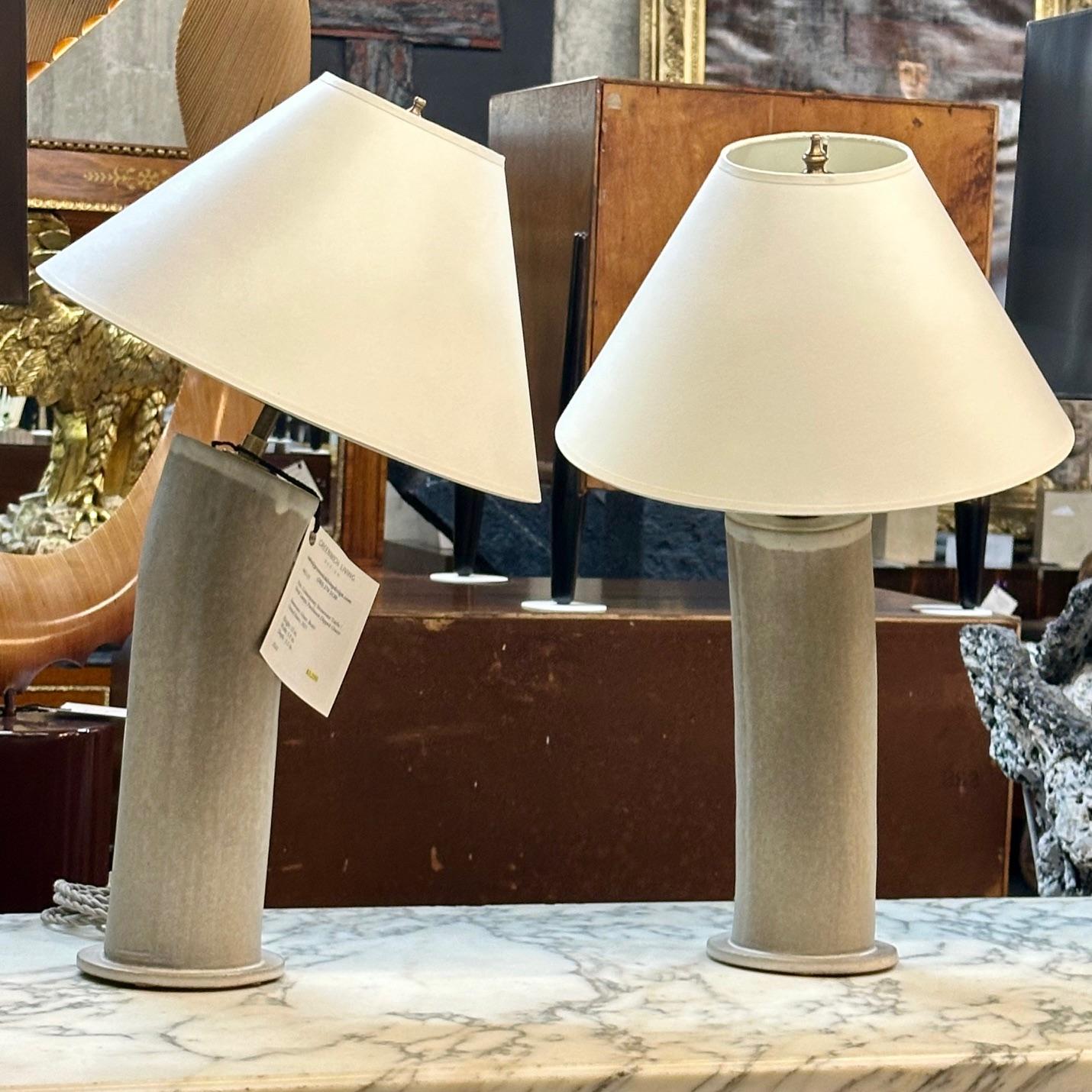 Moderne Dumais Made, Contemporary, Lampes de table en céramique, émail beige parcheminé, 2021 en vente