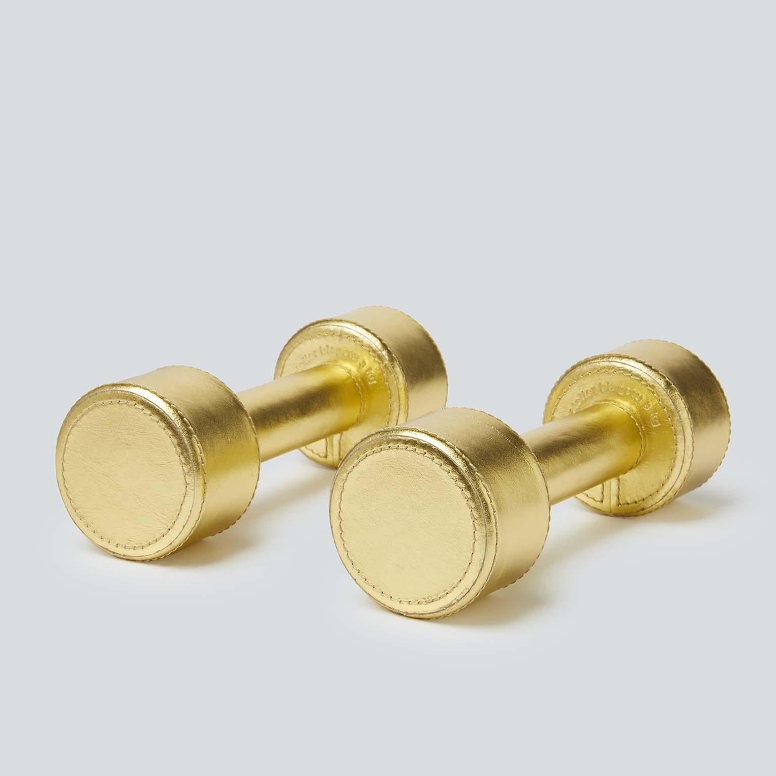 This set of three pairs of dumbbells weighting 1kg, 2kg and 3kg, are real, working sports equipment totally upholstered in gold leather to lend you some luxury while sweating it out. Embracing the Body Building concept, they are the perfect balance