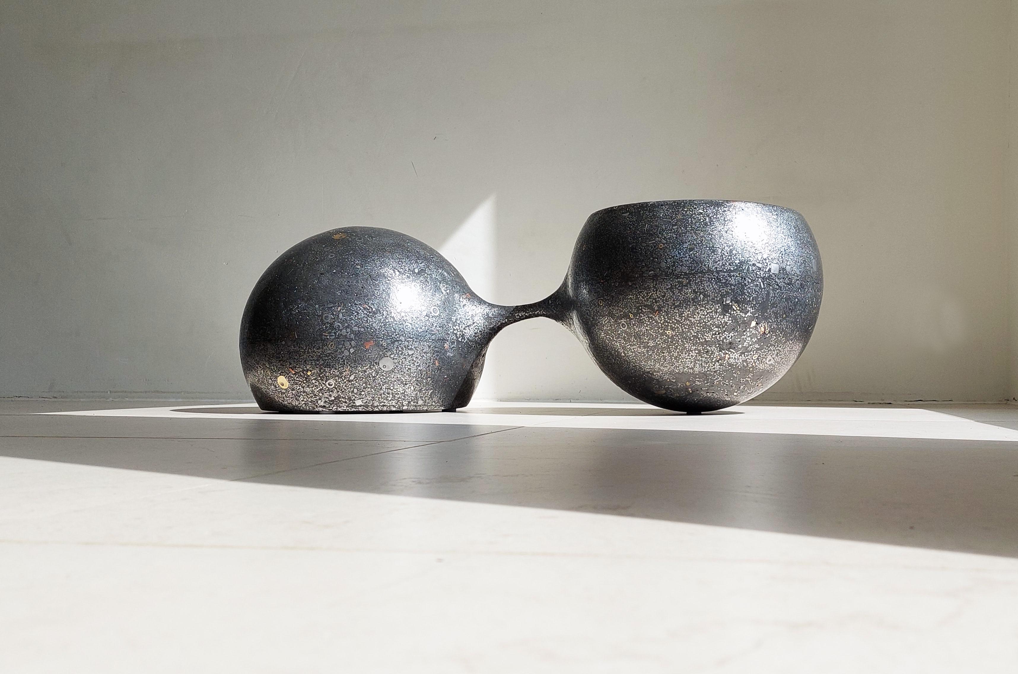 Table basse sculpturale Dumbell / Sculpture / Objects for Objects en vente 3