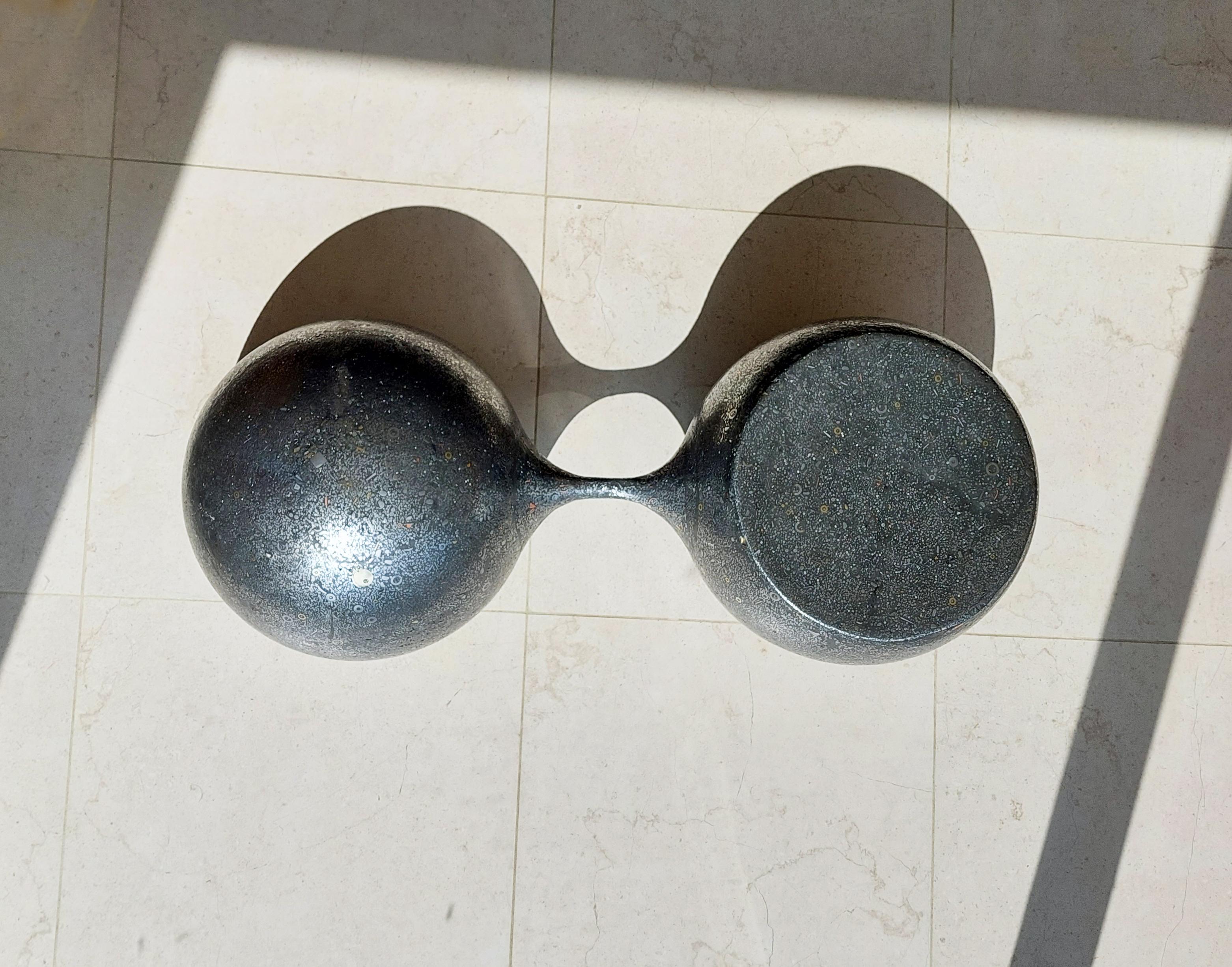 Poli Table basse sculpturale Dumbell / Sculpture / Objects for Objects en vente