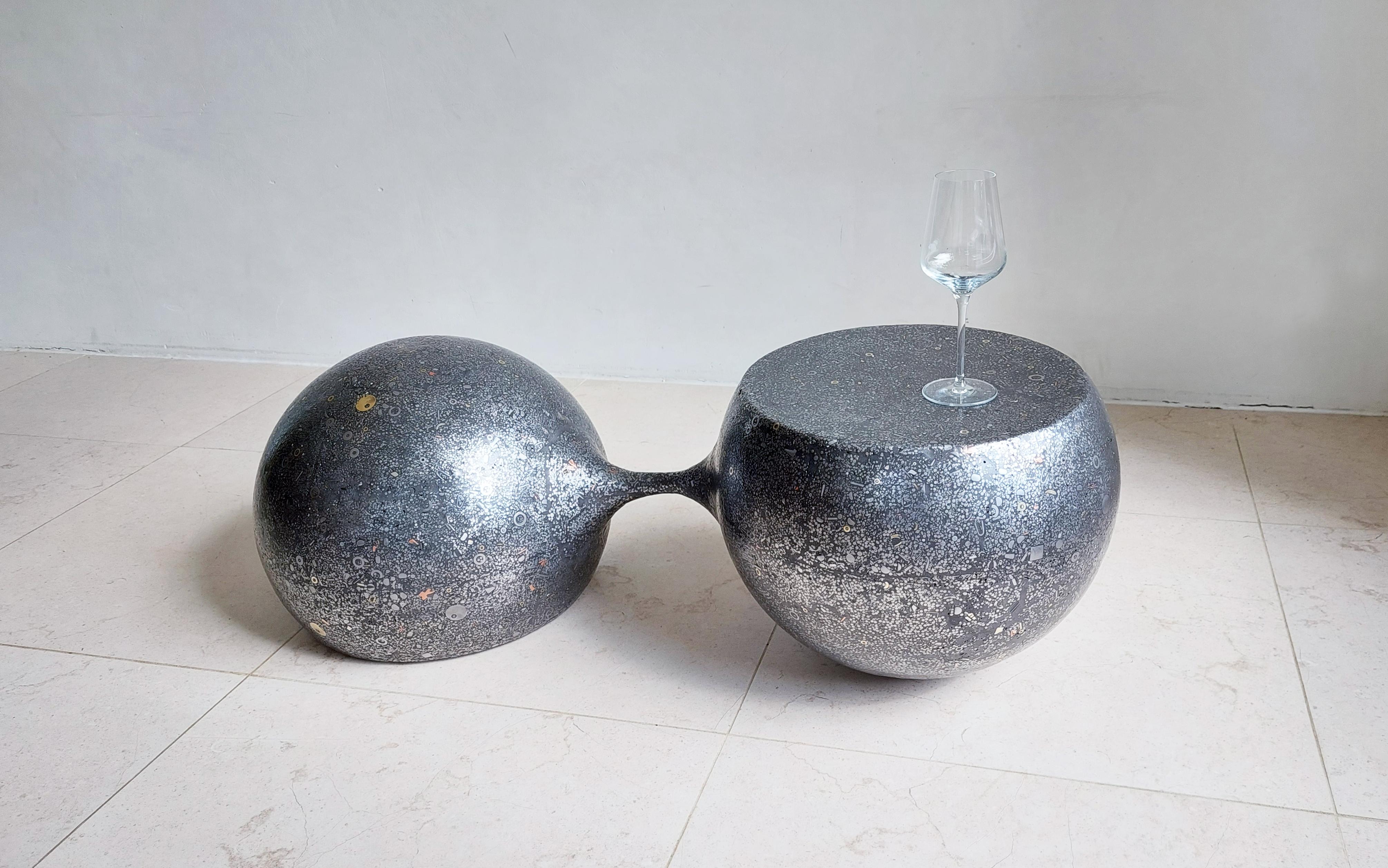 Table basse sculpturale Dumbell / Sculpture / Objects for Objects en vente