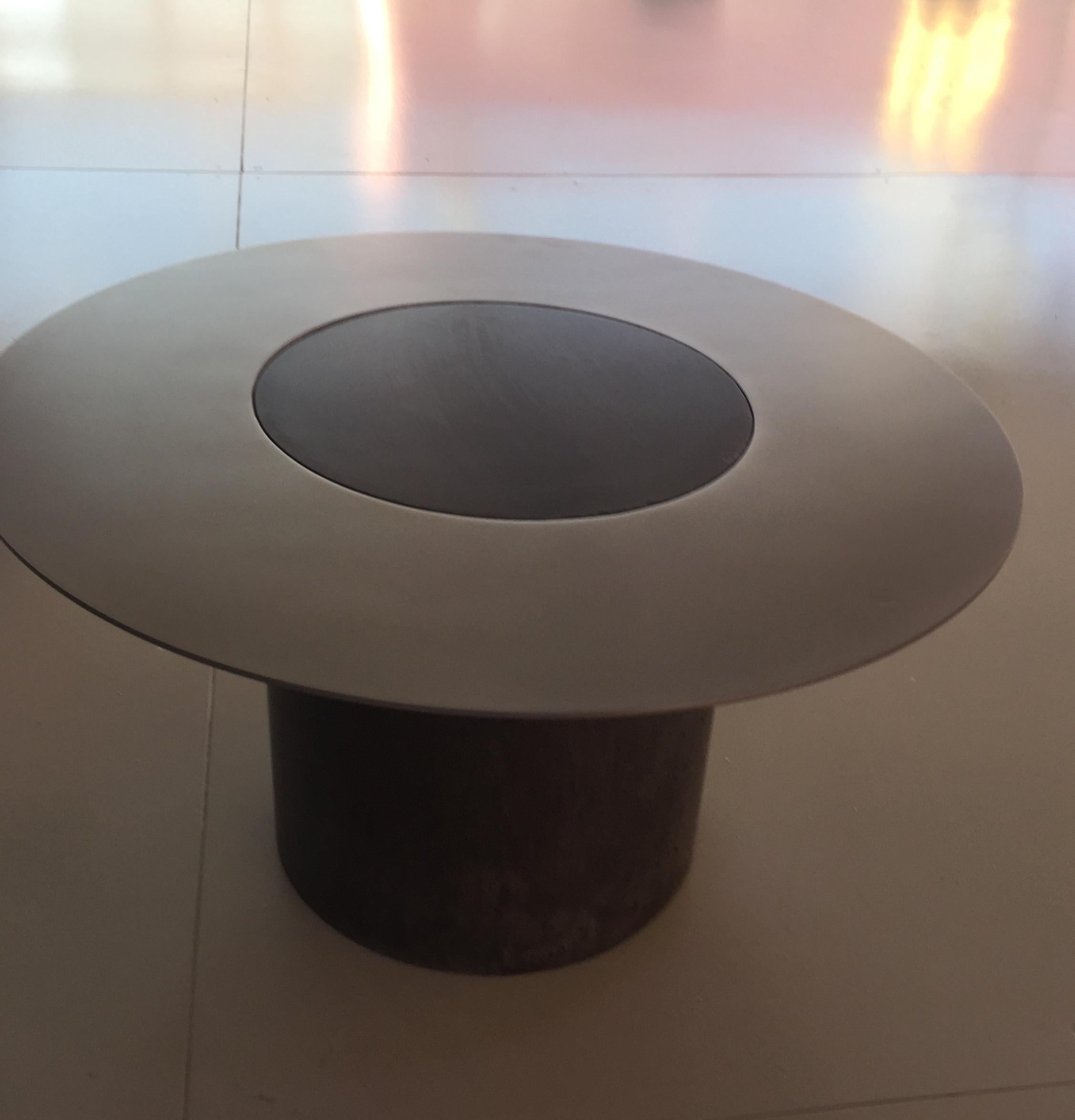 XXIe siècle et contemporain Table basse Dumbo en béton et acier 100 % fabriquée à la main en Italie en vente