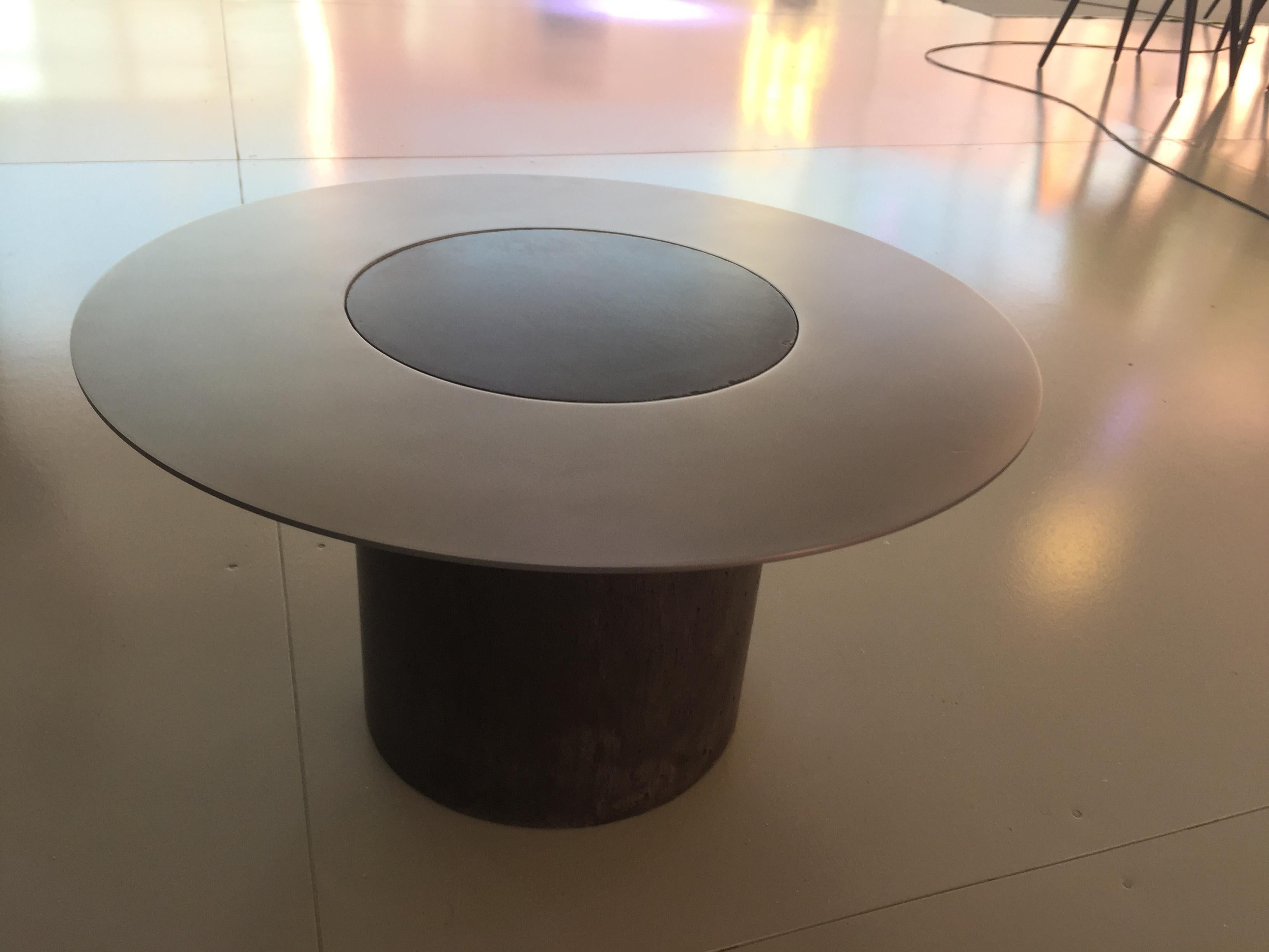 Acier inoxydable Table basse Dumbo en béton et acier 100 % fabriquée à la main en Italie en vente