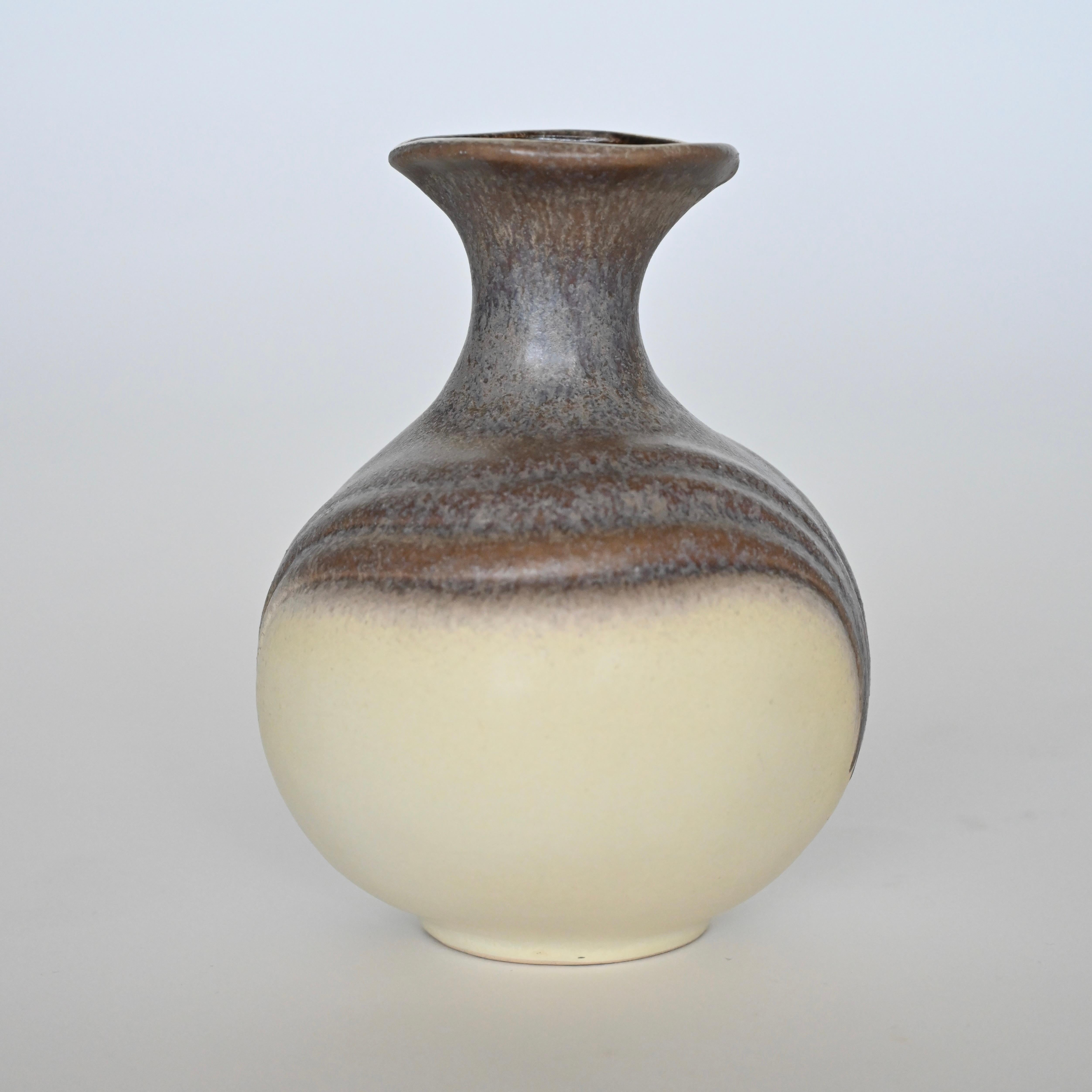Vase ouest-allemand de Dümler & Breiden. Marque de base 788-19. Allemagne de l'Ouest, milieu du XXe siècle.