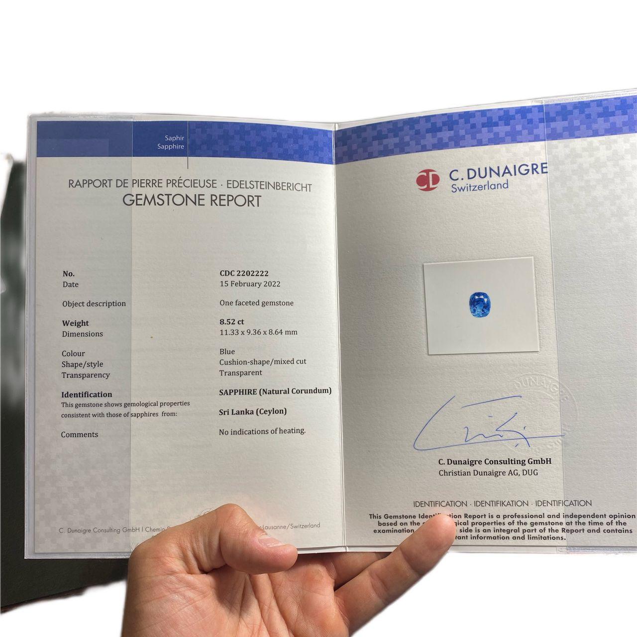 Experience the elegance of our exquisite 8.52 carat natural Ceylon sapphire, sourced from Sri Lanka and certified with no heat treatment by Dunaigre. This stunning gemstone is set in luxurious 18kt Italian gold, combining timeless beauty and expert