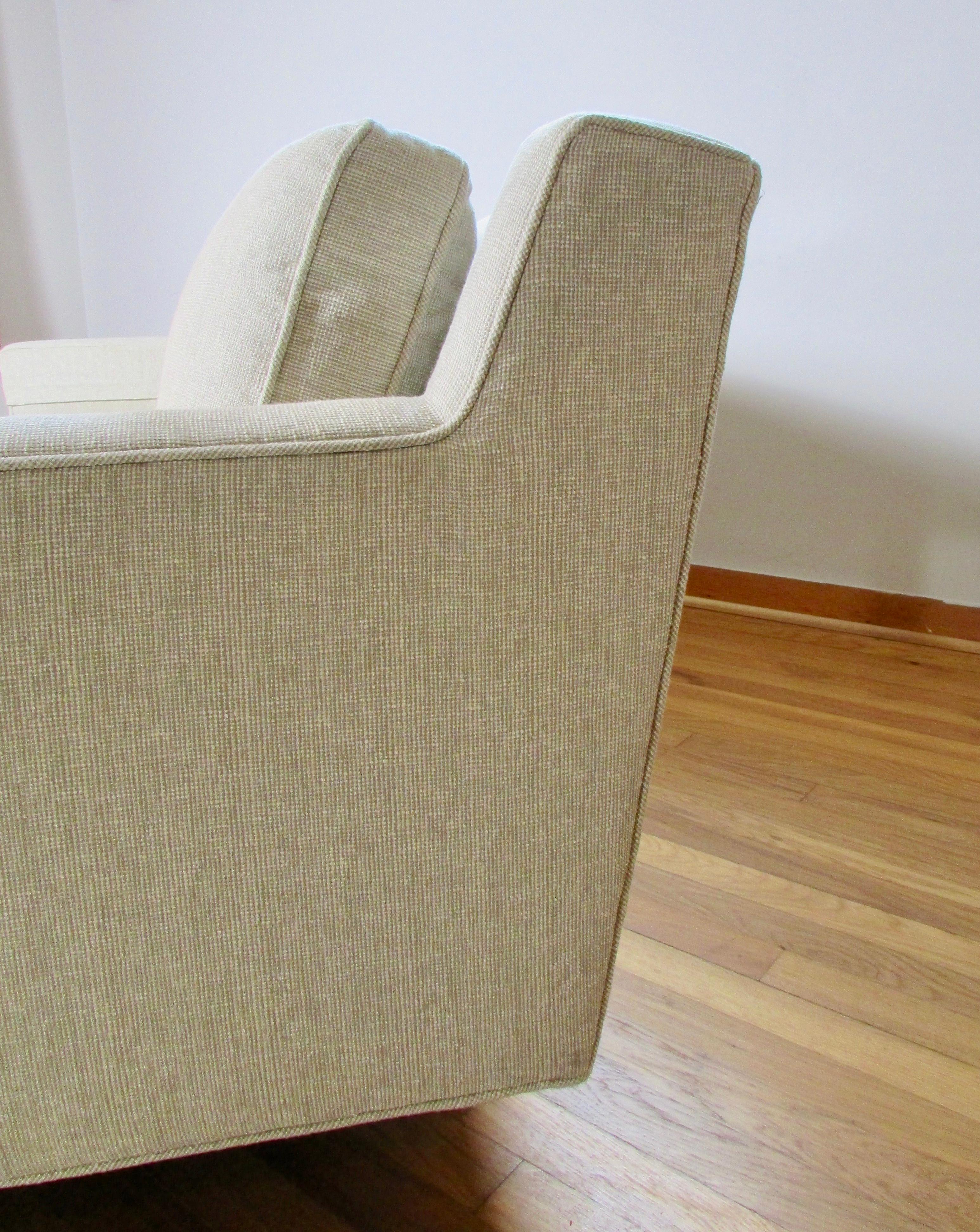 Dunbar Furniture Mid-Century Upholstered Three-Seat Sofa For Sale 3