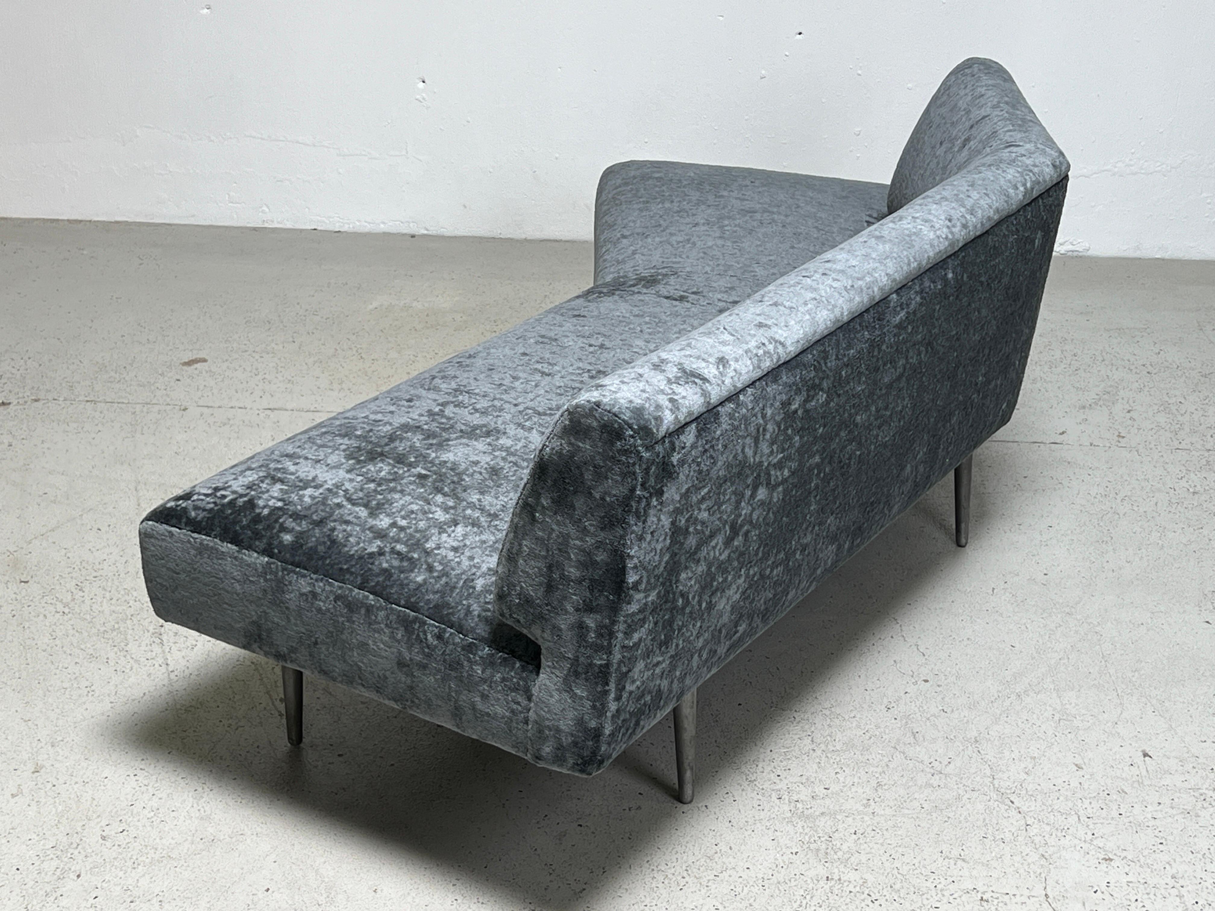 Dunbar Angle-Sofa #4756 auf Aluminiumbeinen im Angebot 10
