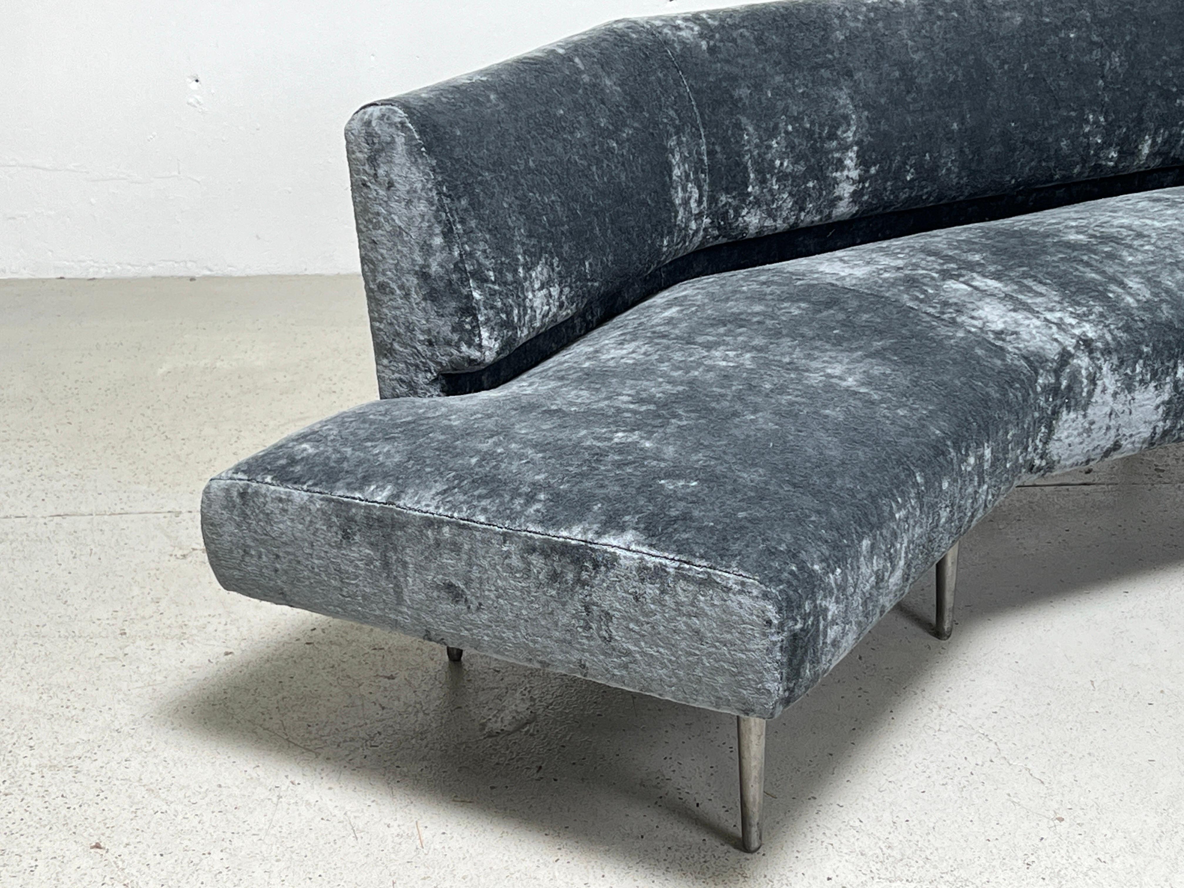 Dunbar Angle-Sofa #4756 auf Aluminiumbeinen im Angebot 4