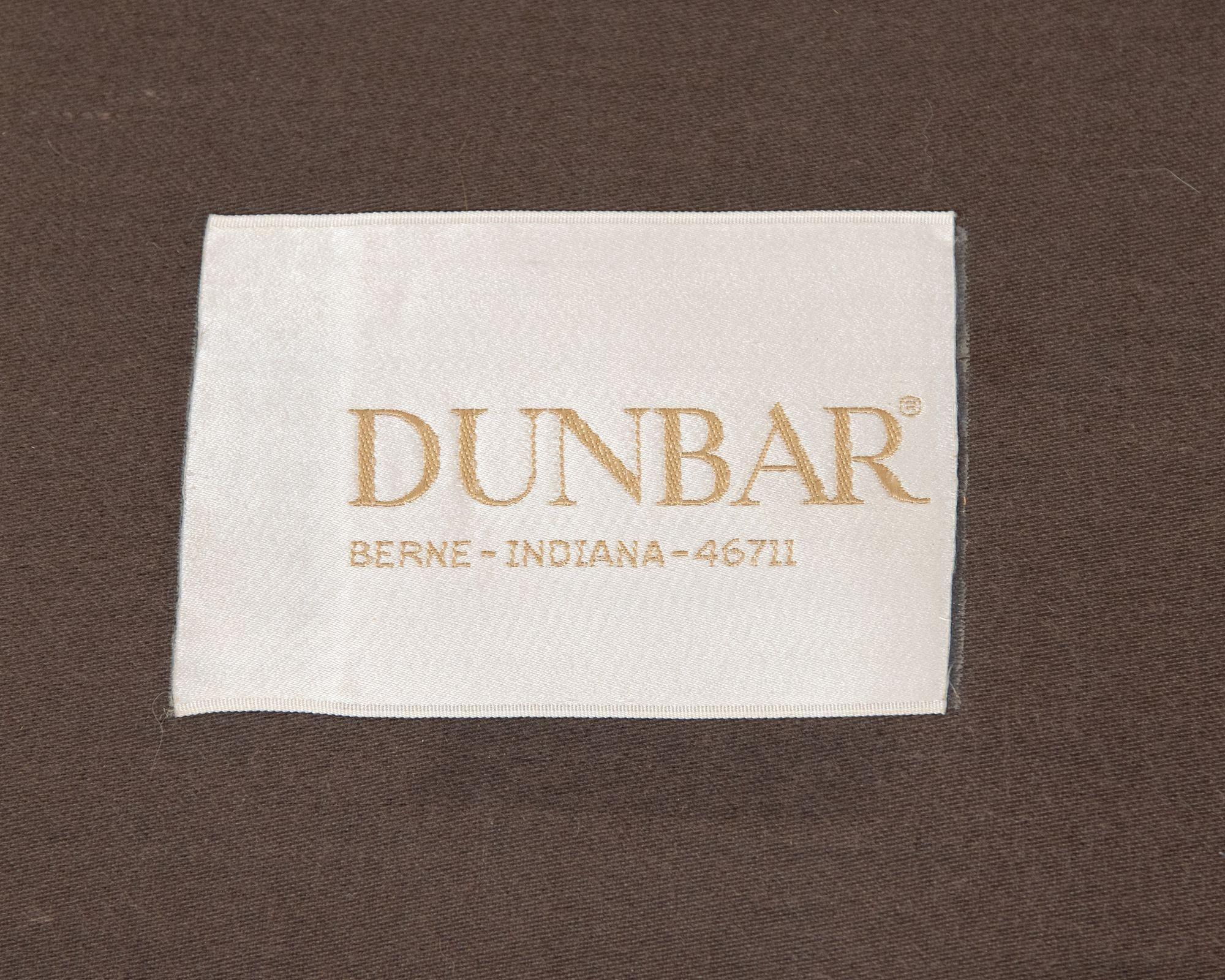 Fauteuils club Dunbar avec tissu d'ameublement original de Jack Lenor Larsen en vente 3