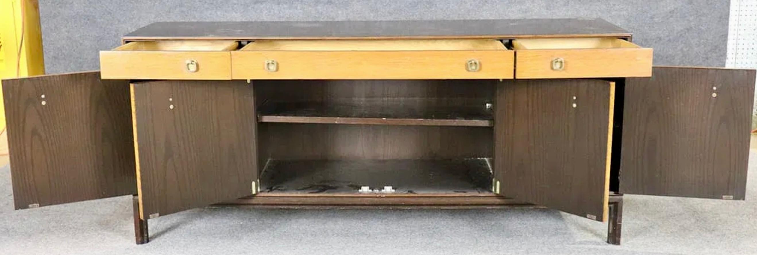 This long cabinet features dark stained oak with bright ask doors. Ample storage with three cabinets and three drawers, all adorned with brass hardware.
Please confirm location with vendor NY or NJ