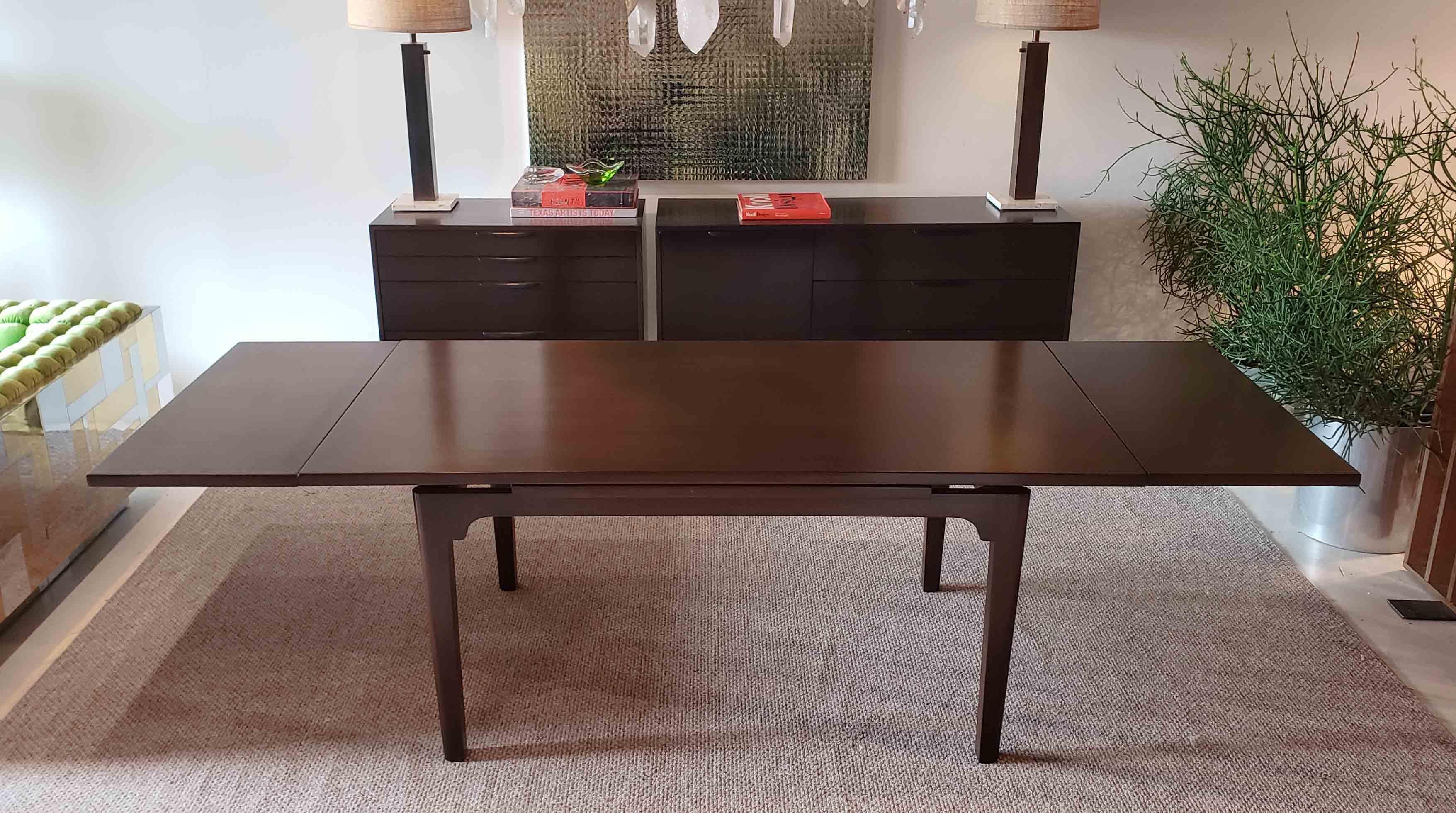 American Dunbar Dining Table by Edward Wormley with Retractable Leaves Mahogany, 1950s