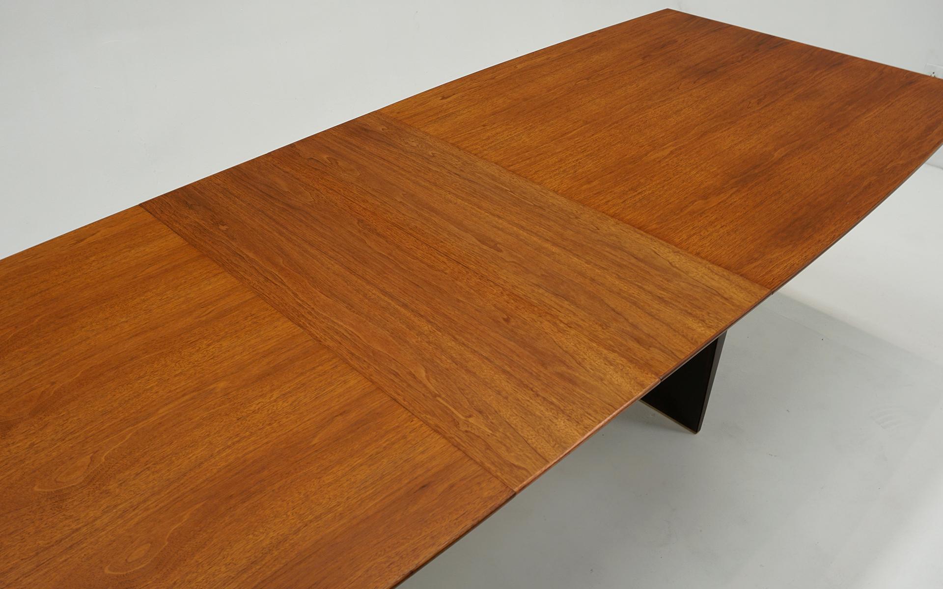 Table de salle à manger Dunbar modèle 5460A en acajou par Edward Wormley. Restauré par des experts en vente 3