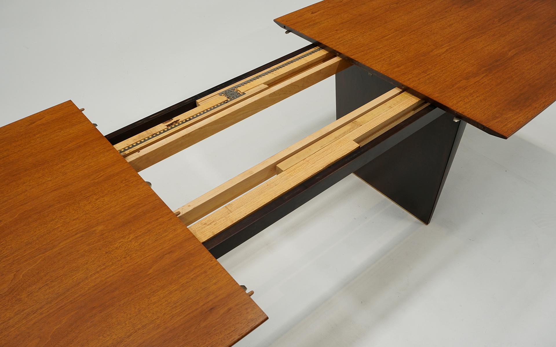 Table de salle à manger Dunbar modèle 5460A en acajou par Edward Wormley. Restauré par des experts en vente 5