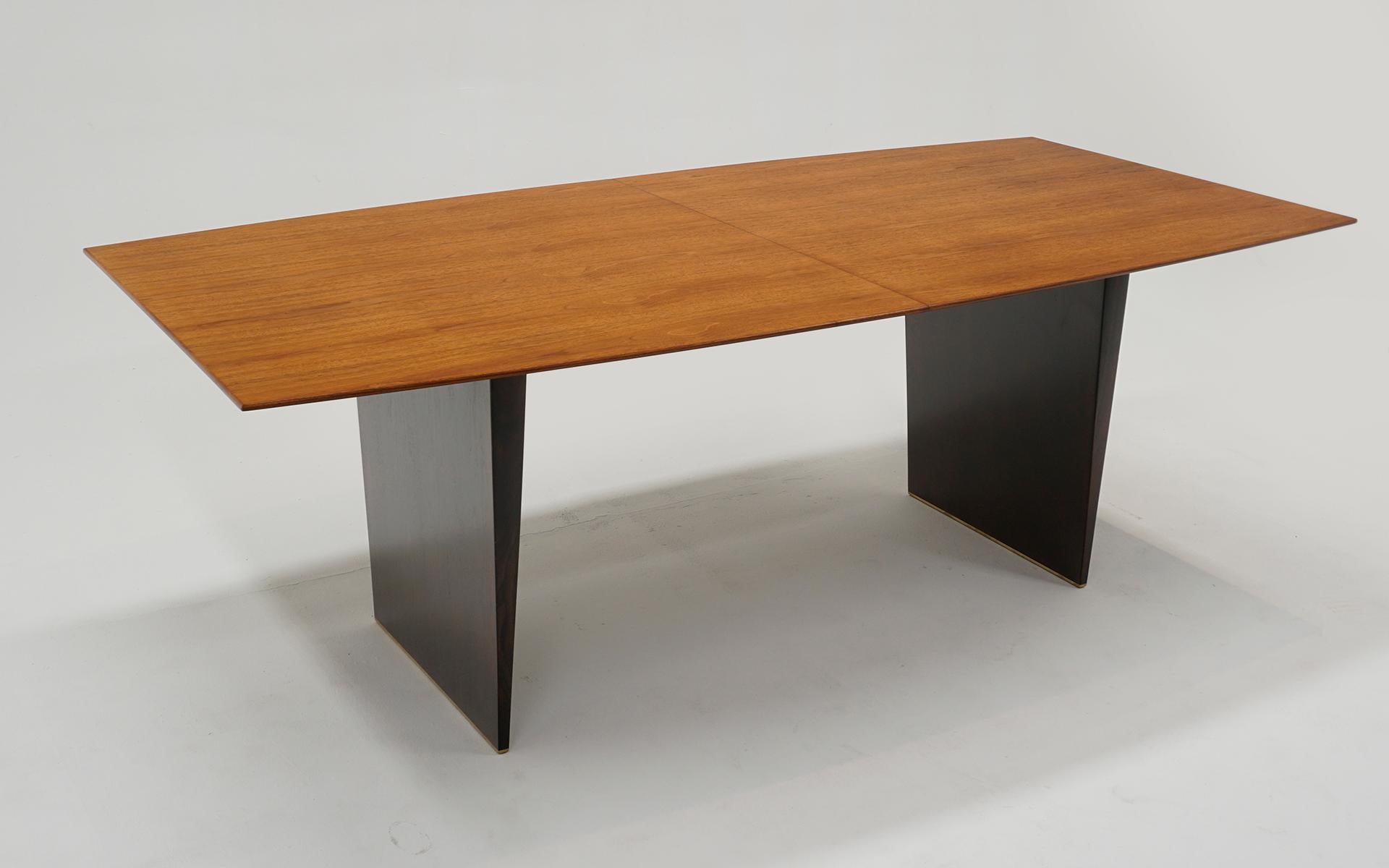 Mid-Century Modern Table de salle à manger Dunbar modèle 5460A en acajou par Edward Wormley. Restauré par des experts en vente