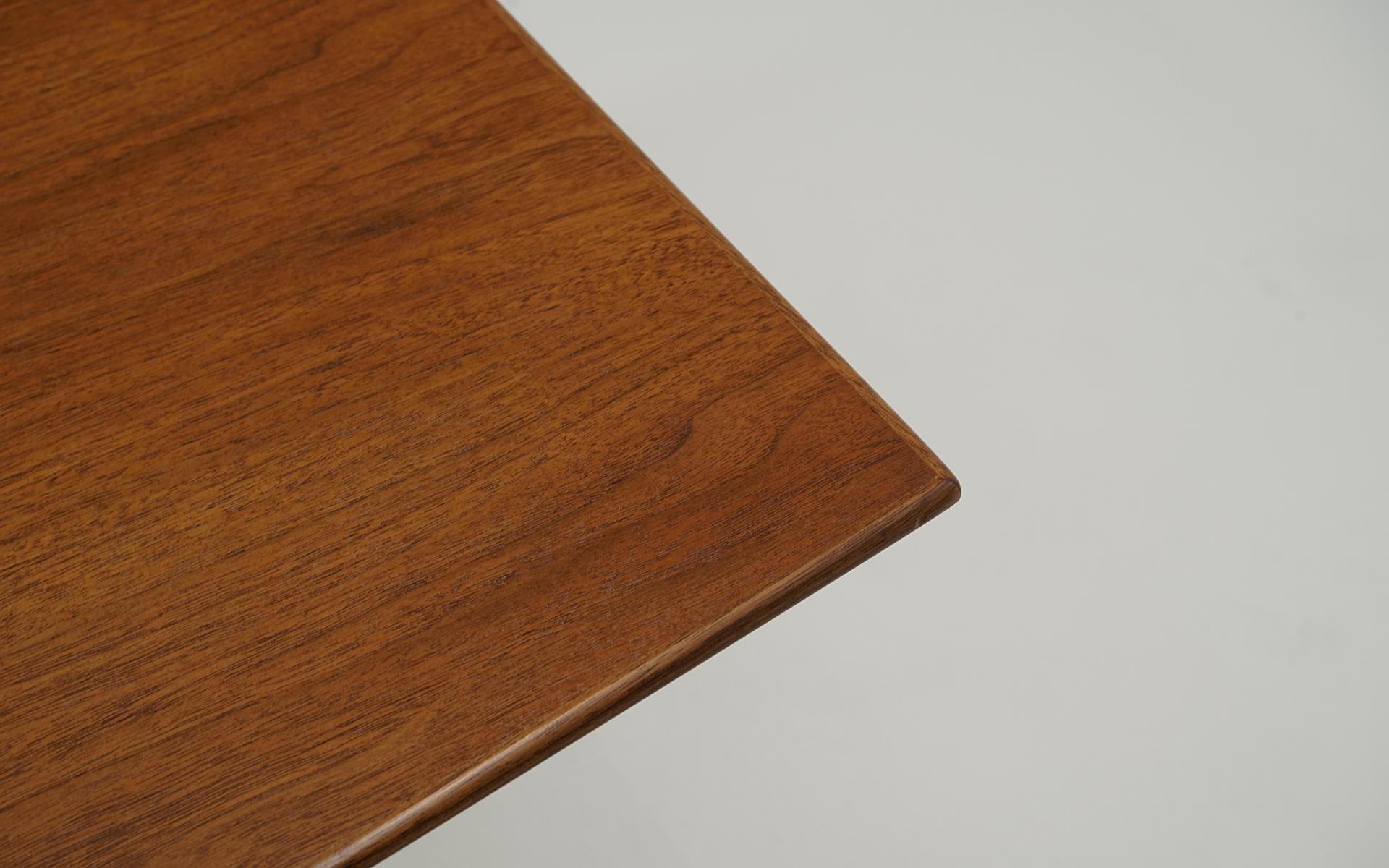 Table de salle à manger Dunbar modèle 5460A en acajou par Edward Wormley. Restauré par des experts Excellent état - En vente à Kansas City, MO