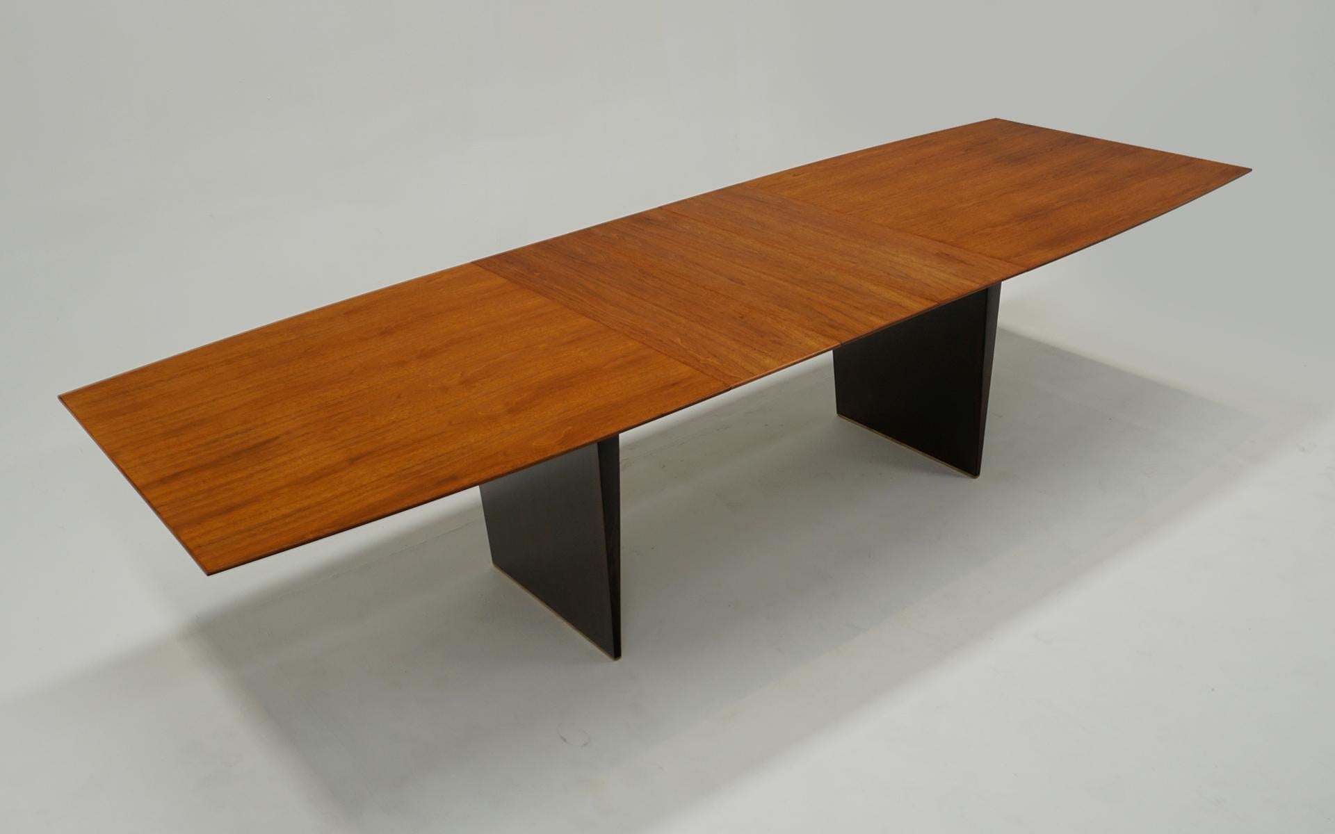 Table de salle à manger Dunbar modèle 5460A en acajou par Edward Wormley. Restauré par des experts en vente 2