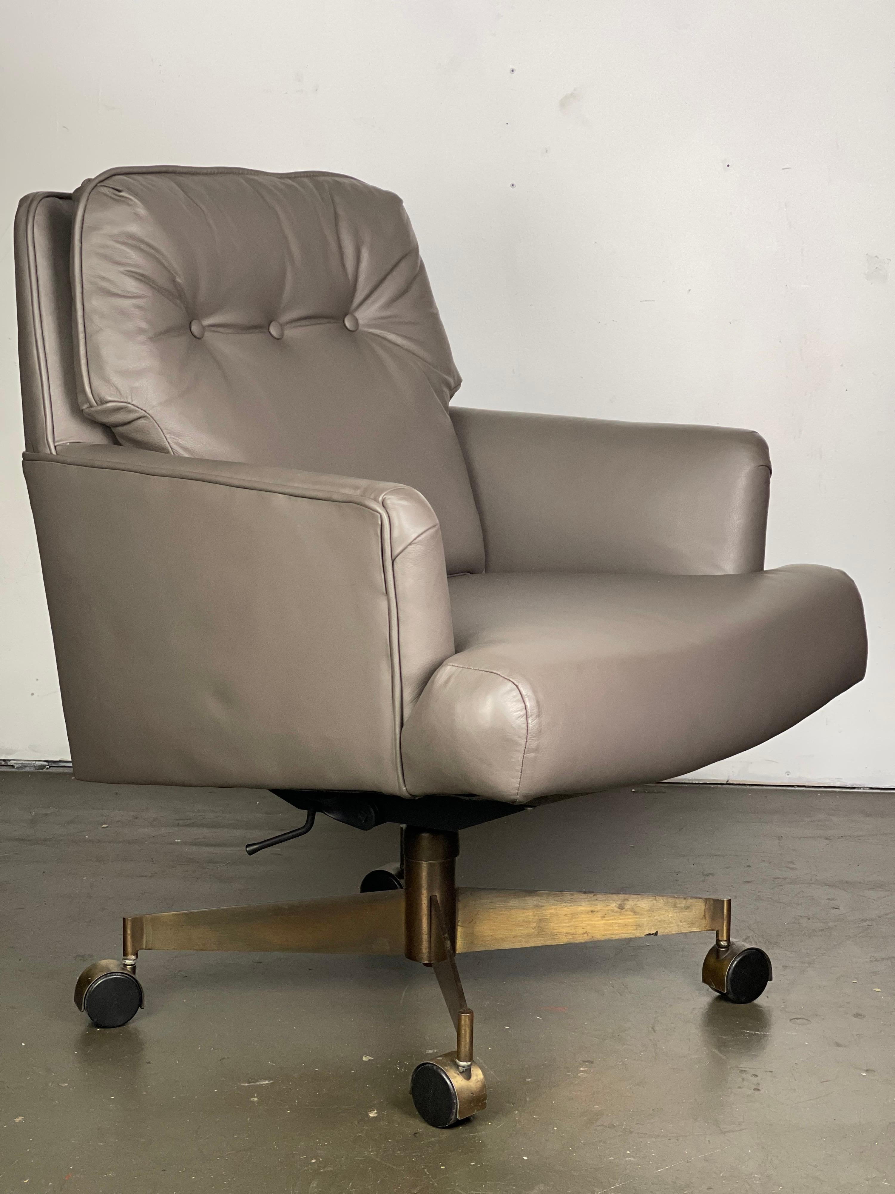Dunbar Executive Desk Chair by Edward Wormley in Leather and Brass 8