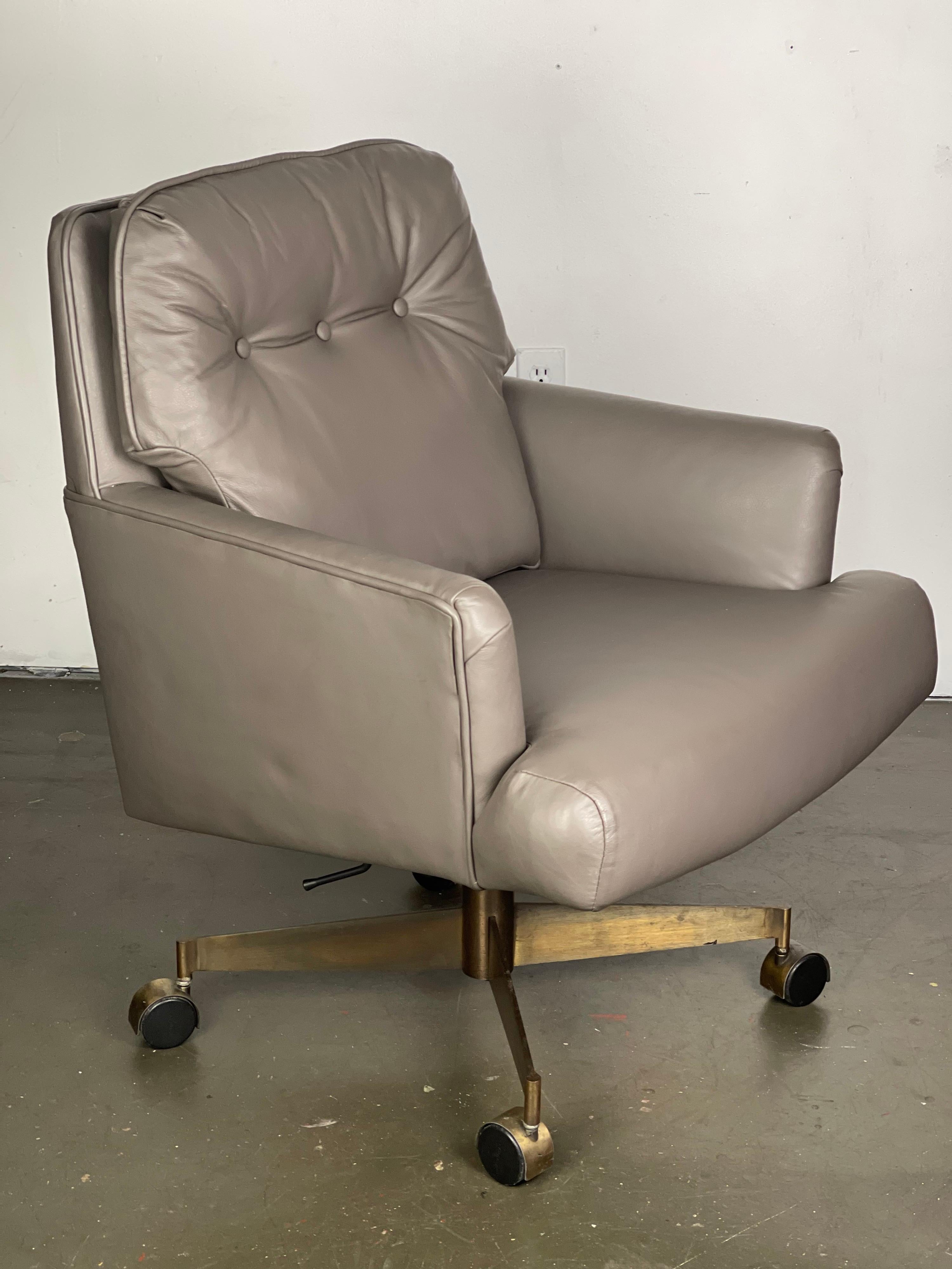 Mid-Century Modern Dunbar Executive Desk Chair by Edward Wormley in Leather and Brass