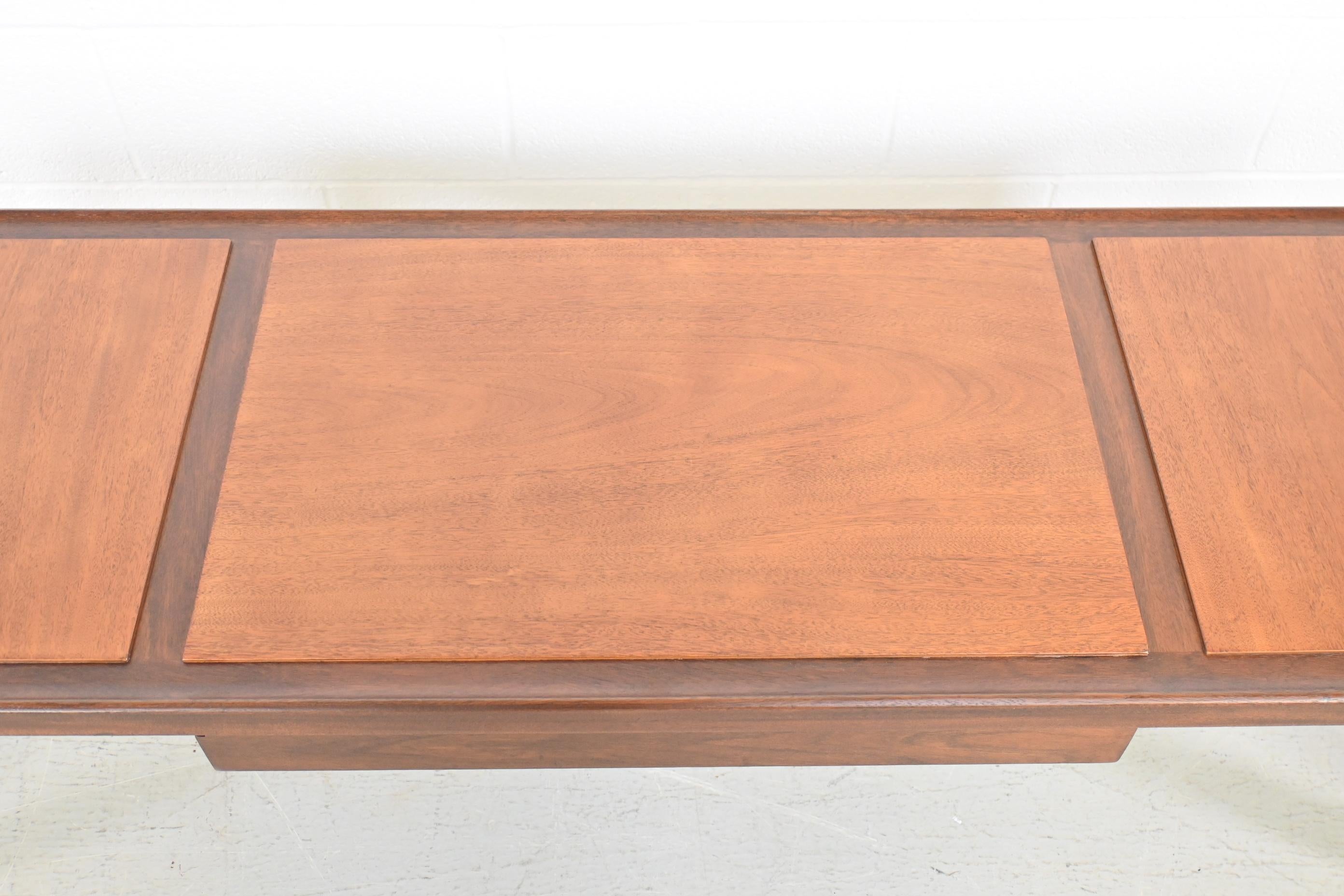 Dunbar Furniture Mid-Century Modern Two Toned Mahogany Coffee Table 3