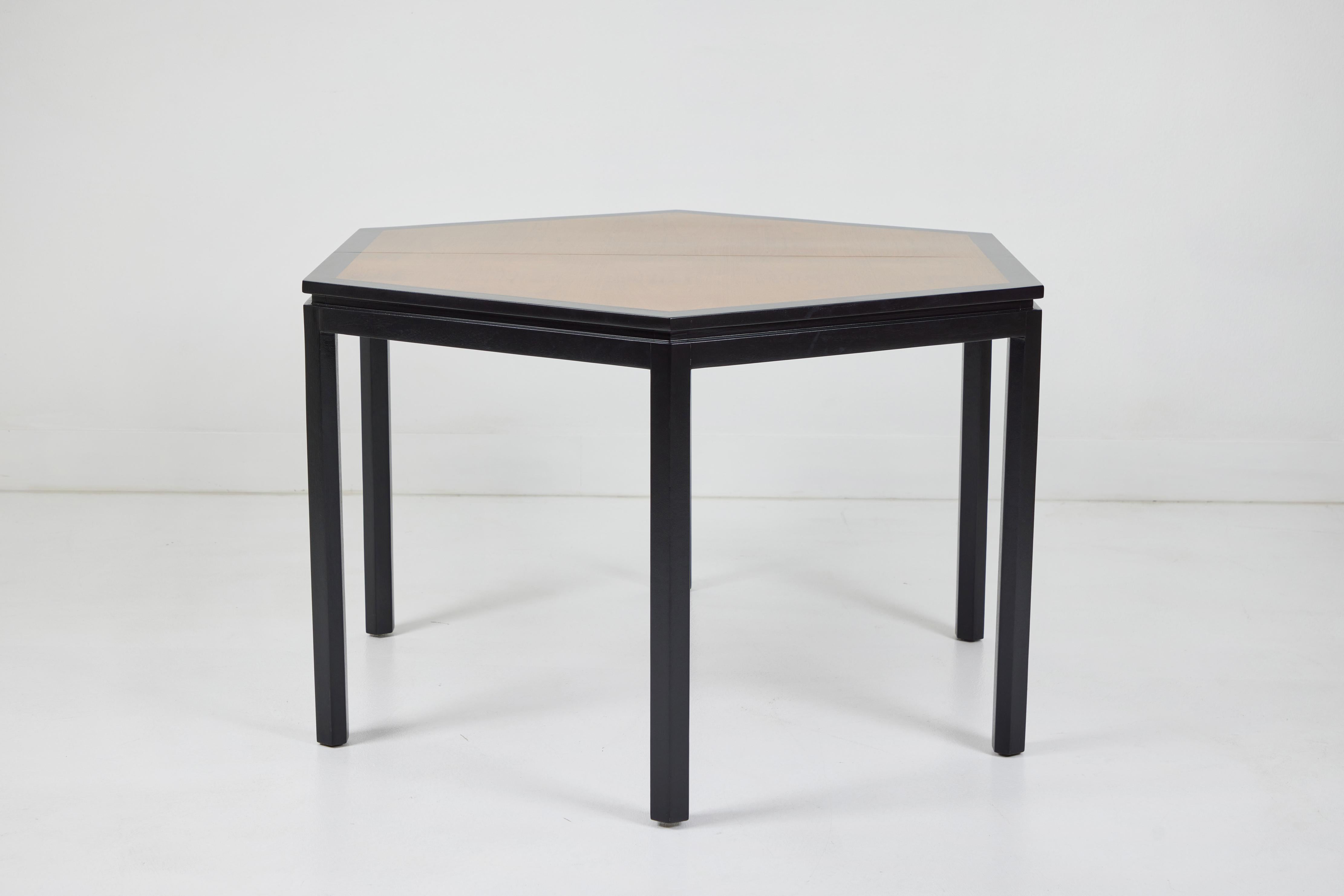 Mid-Century Modern Table de salle à manger hexagonale Dunbar, conçue par Edward Wormley en vente