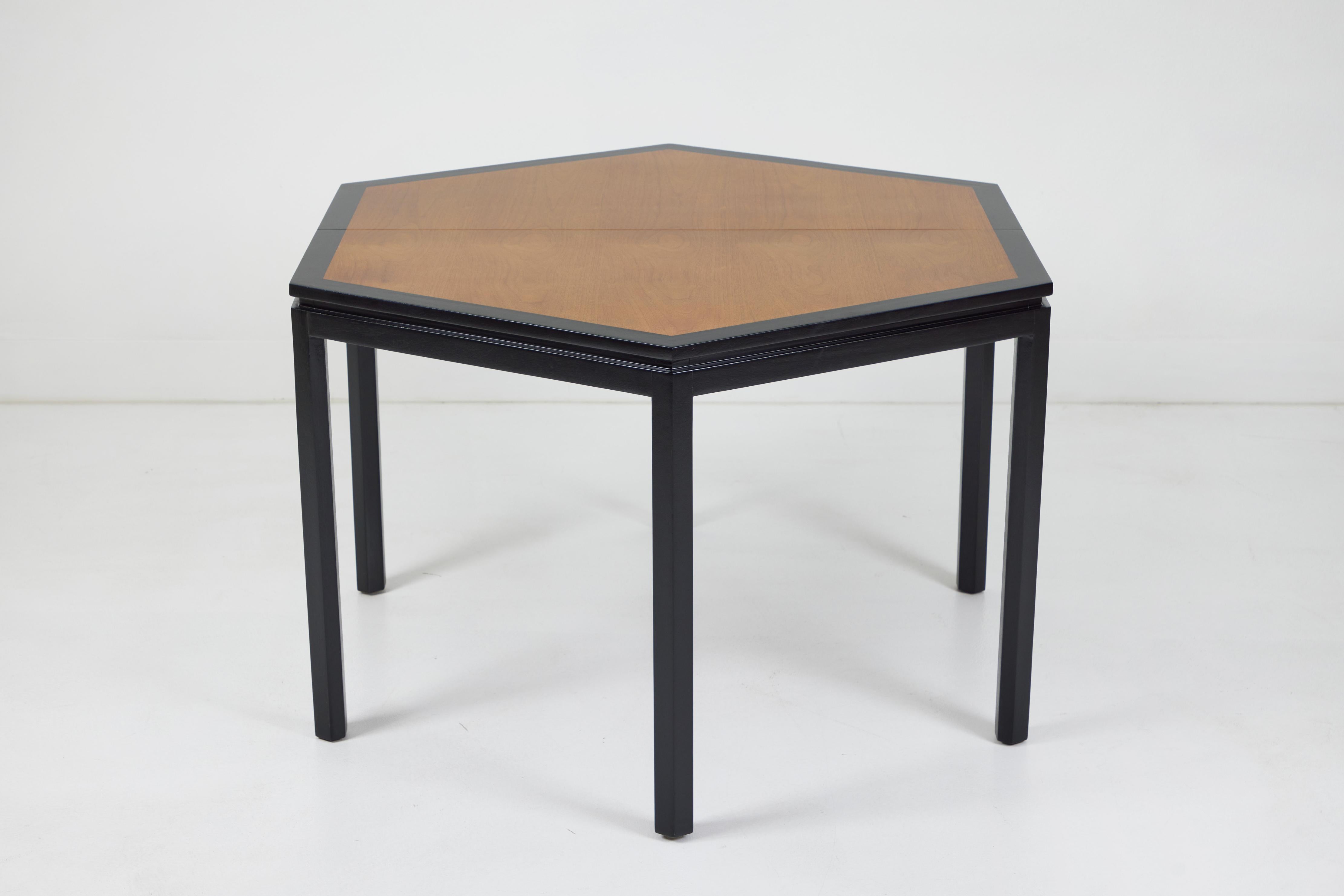 Américain Table de salle à manger hexagonale Dunbar, conçue par Edward Wormley en vente