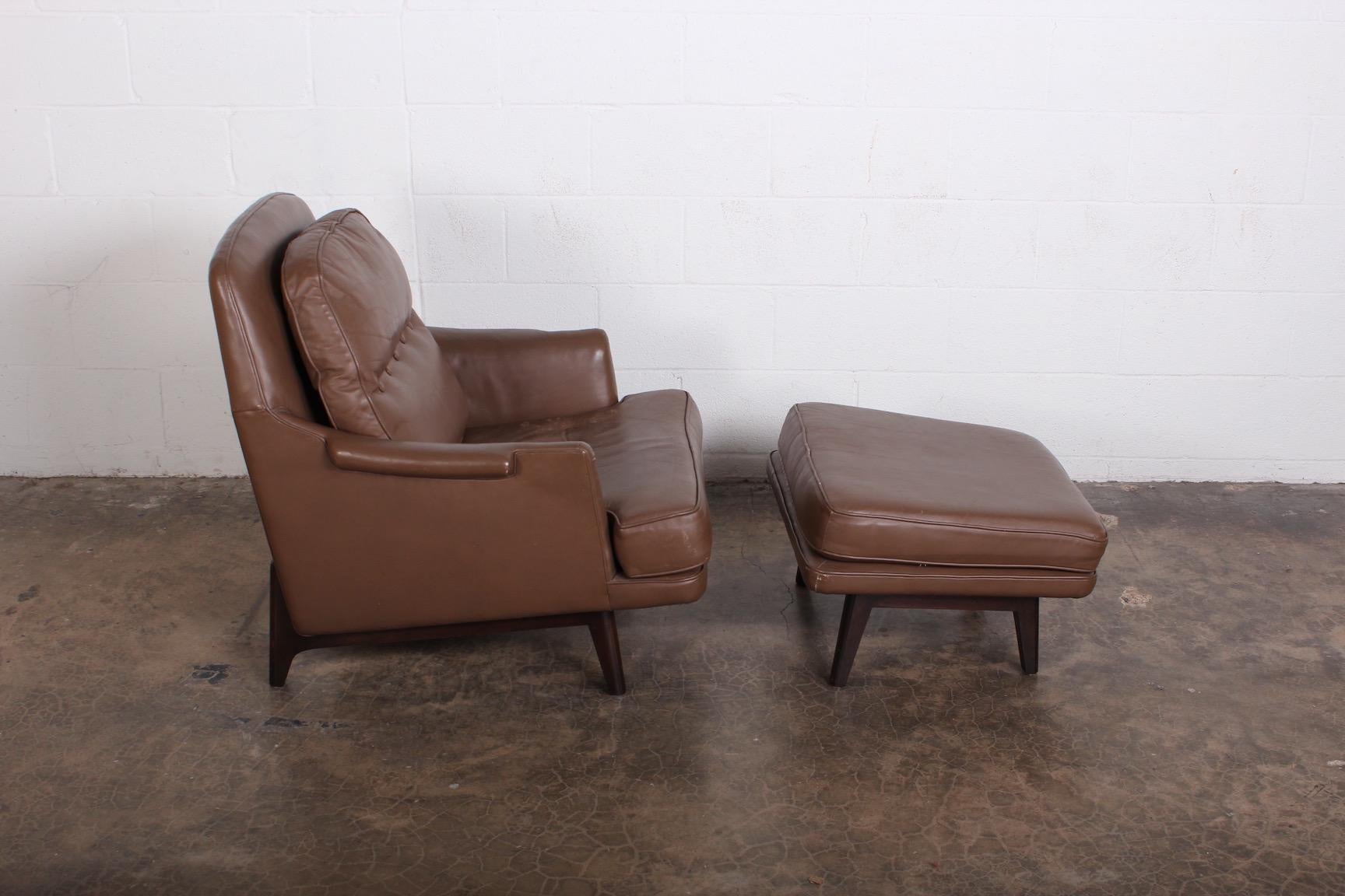 Late 20th Century Dunbar Lounge Chair and Ottoman in Original Leather For Sale