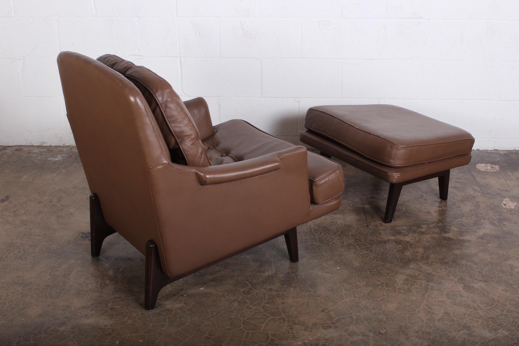 Dunbar Lounge Chair and Ottoman in Original Leather For Sale 1