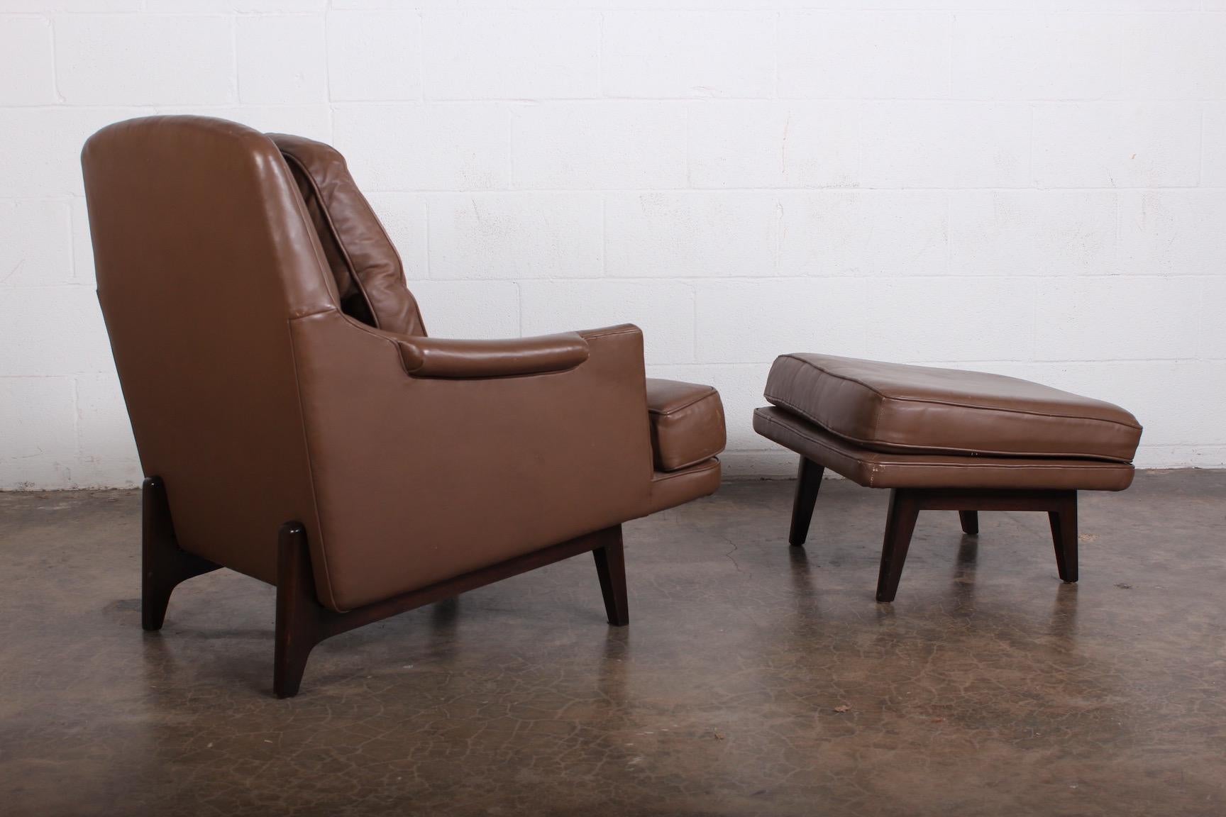 Dunbar Lounge Chair and Ottoman in Original Leather For Sale 2