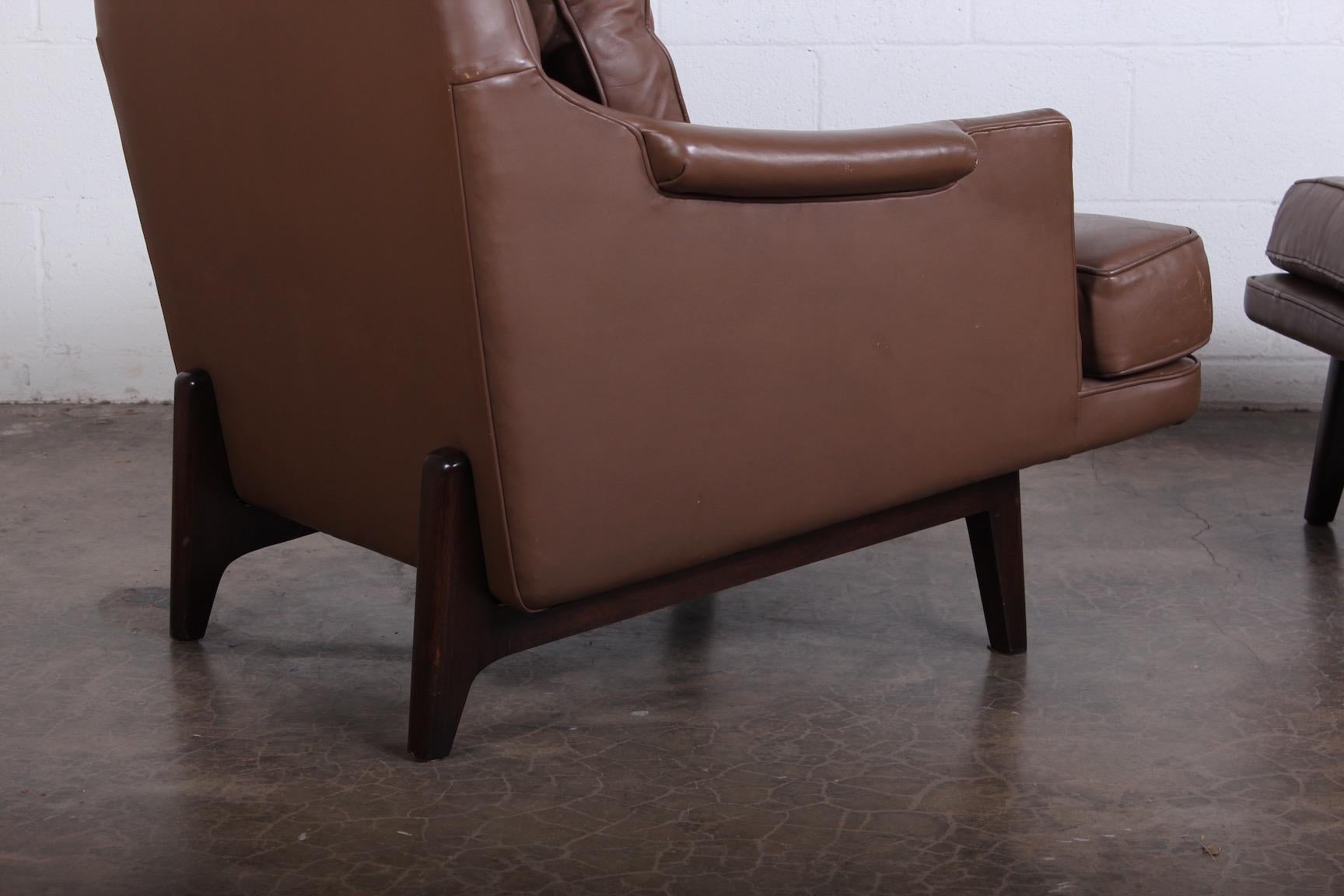 Dunbar Lounge Chair and Ottoman in Original Leather For Sale 3