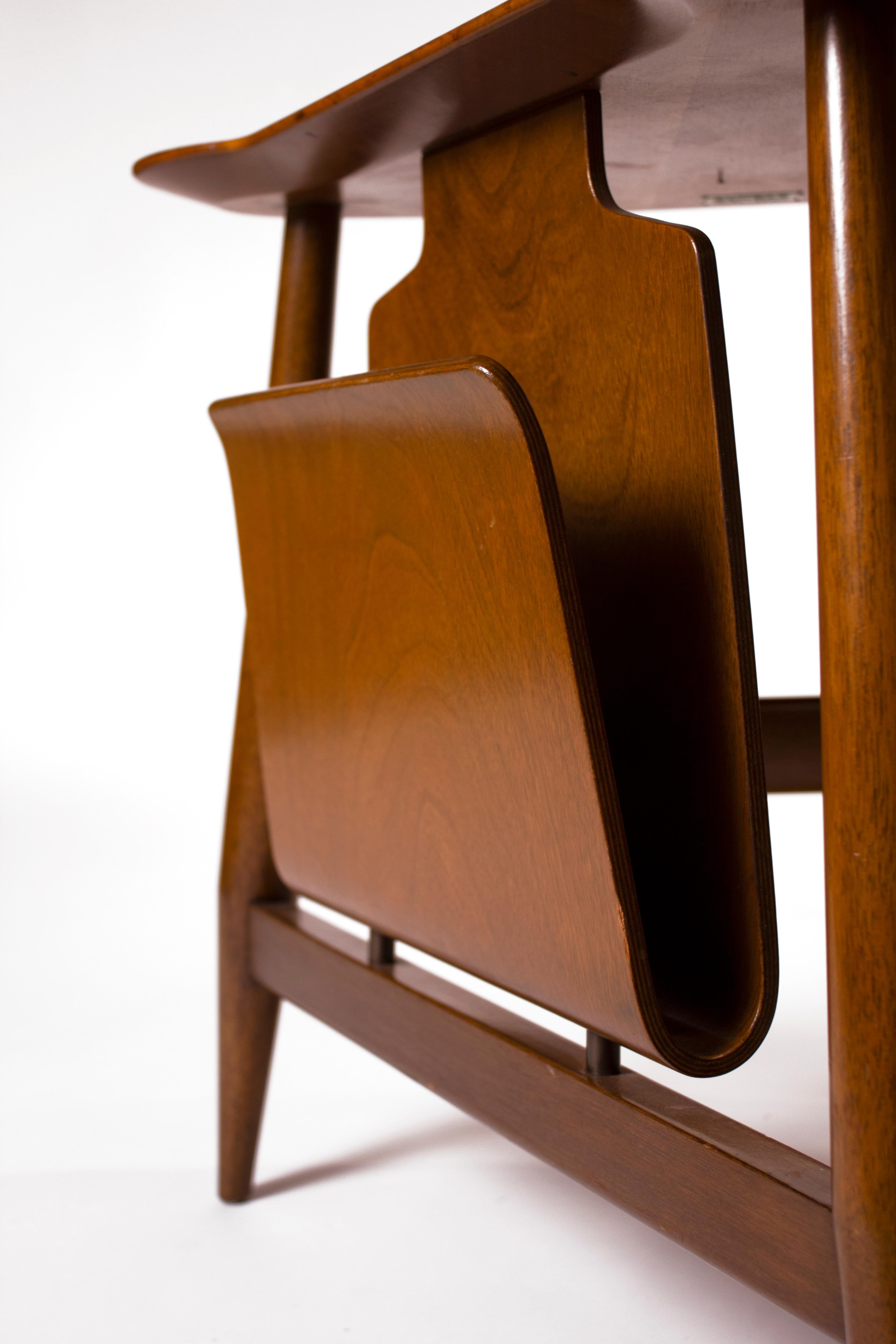 Dunbar Magazine Table by Edward Wormley for Dunbar In Excellent Condition In Dallas, TX