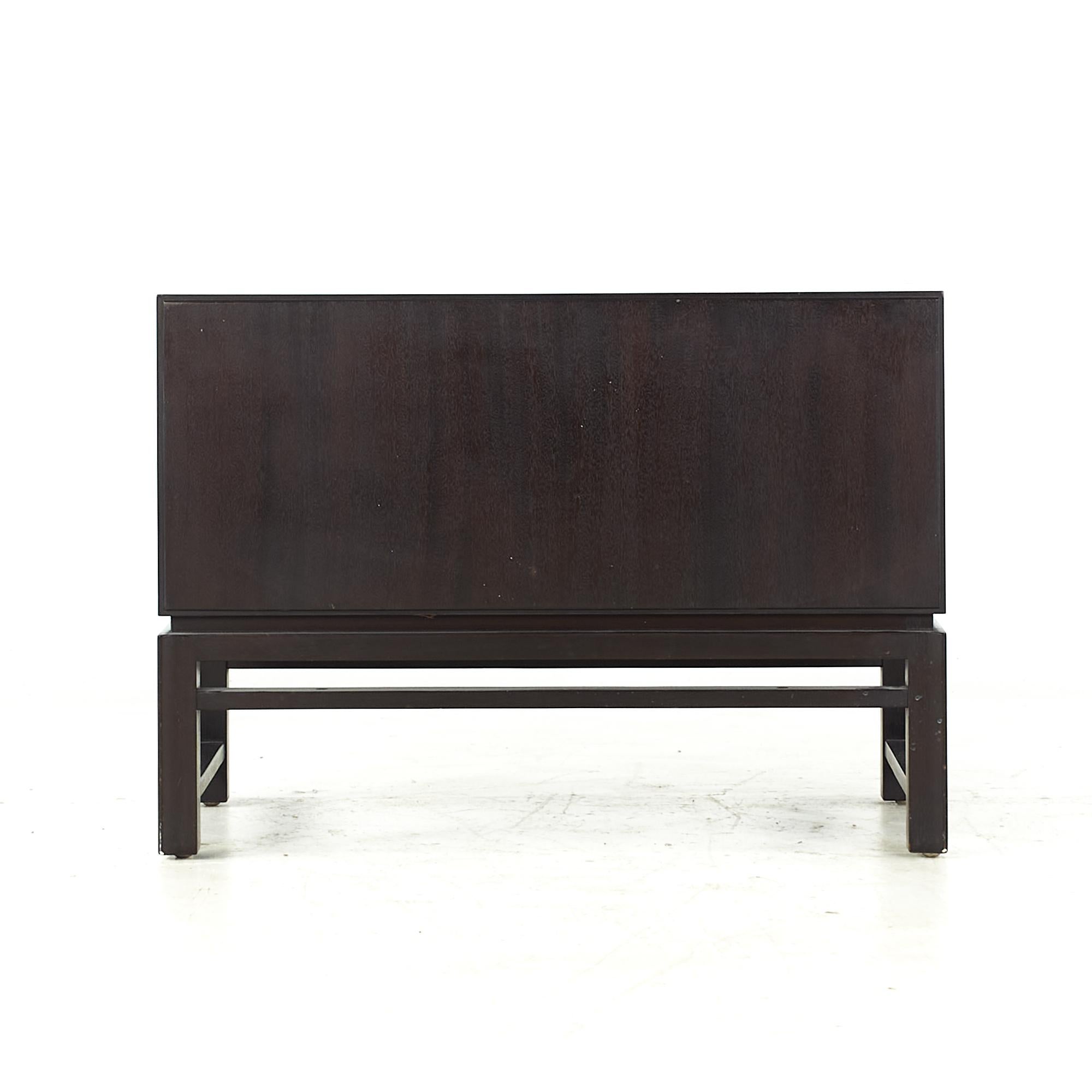 Dunbar Mid Century 2-Drawer Chest Nightstand In Good Condition For Sale In Countryside, IL