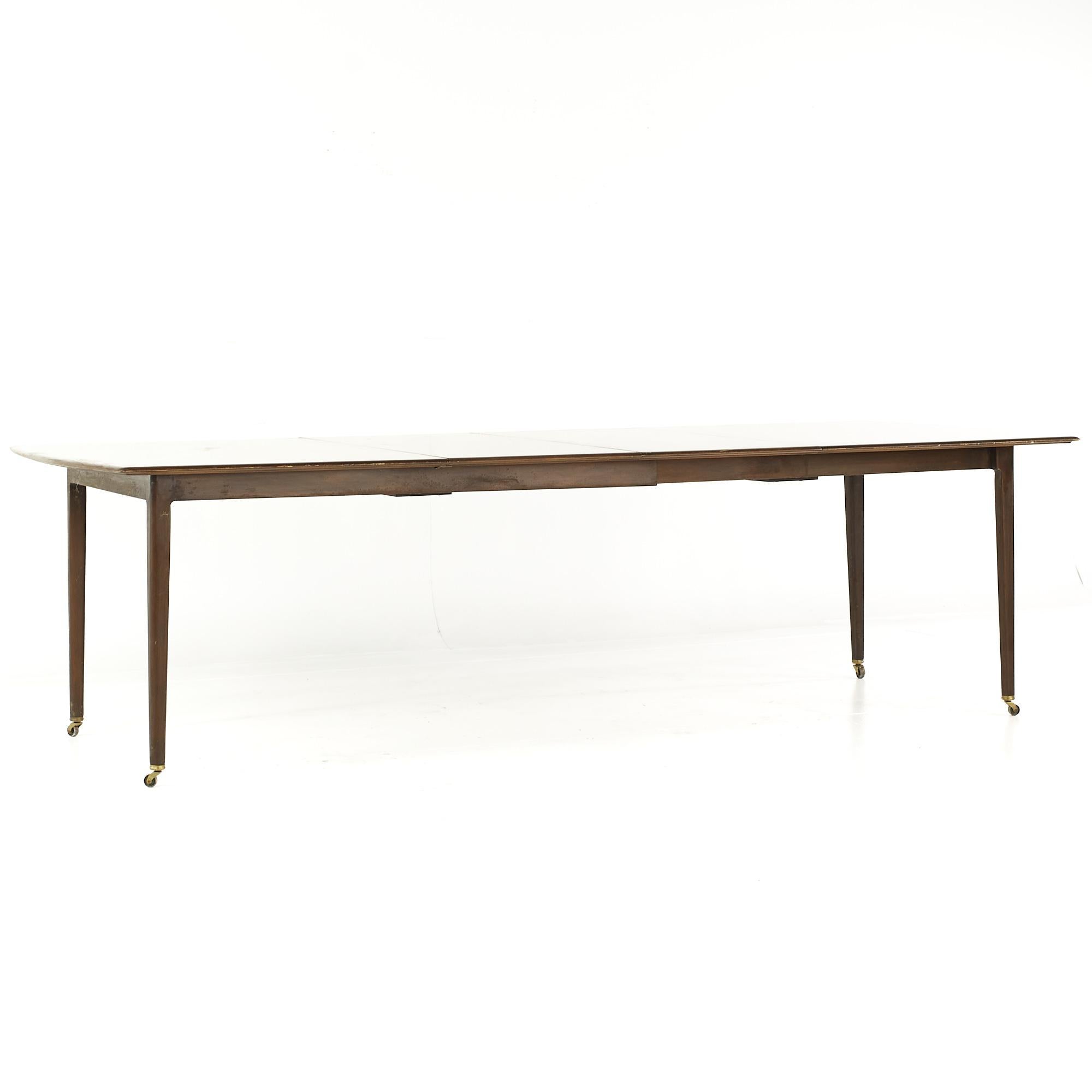 Dunbar Mid Century Table de salle à manger en noyer à feuilles cachées et extensibles avec 2 feuilles en vente 3