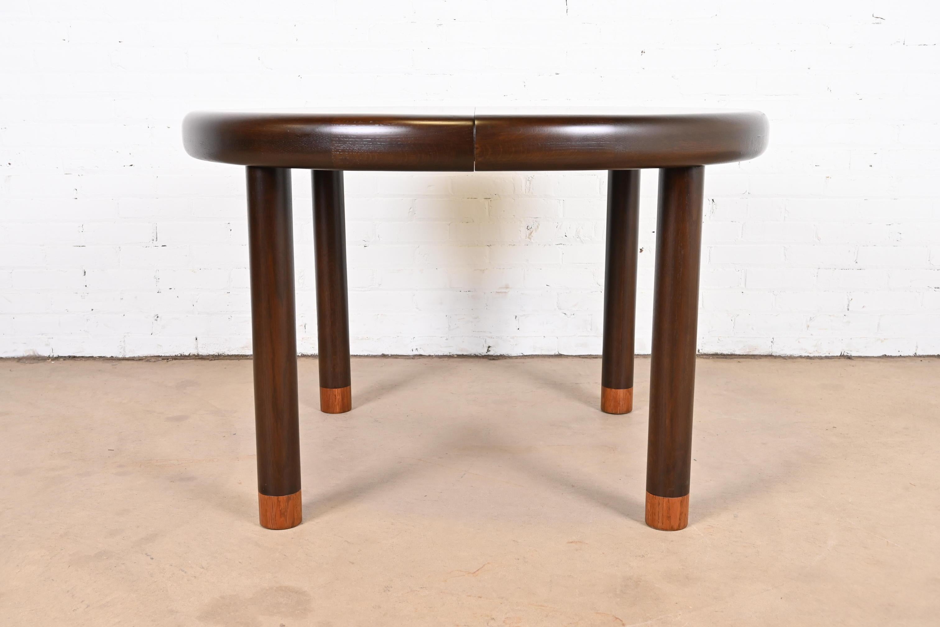 Table de salle à manger à rallonge en bois de rose de style mi-siècle moderne Dunbar, nouvellement revernie en vente 4