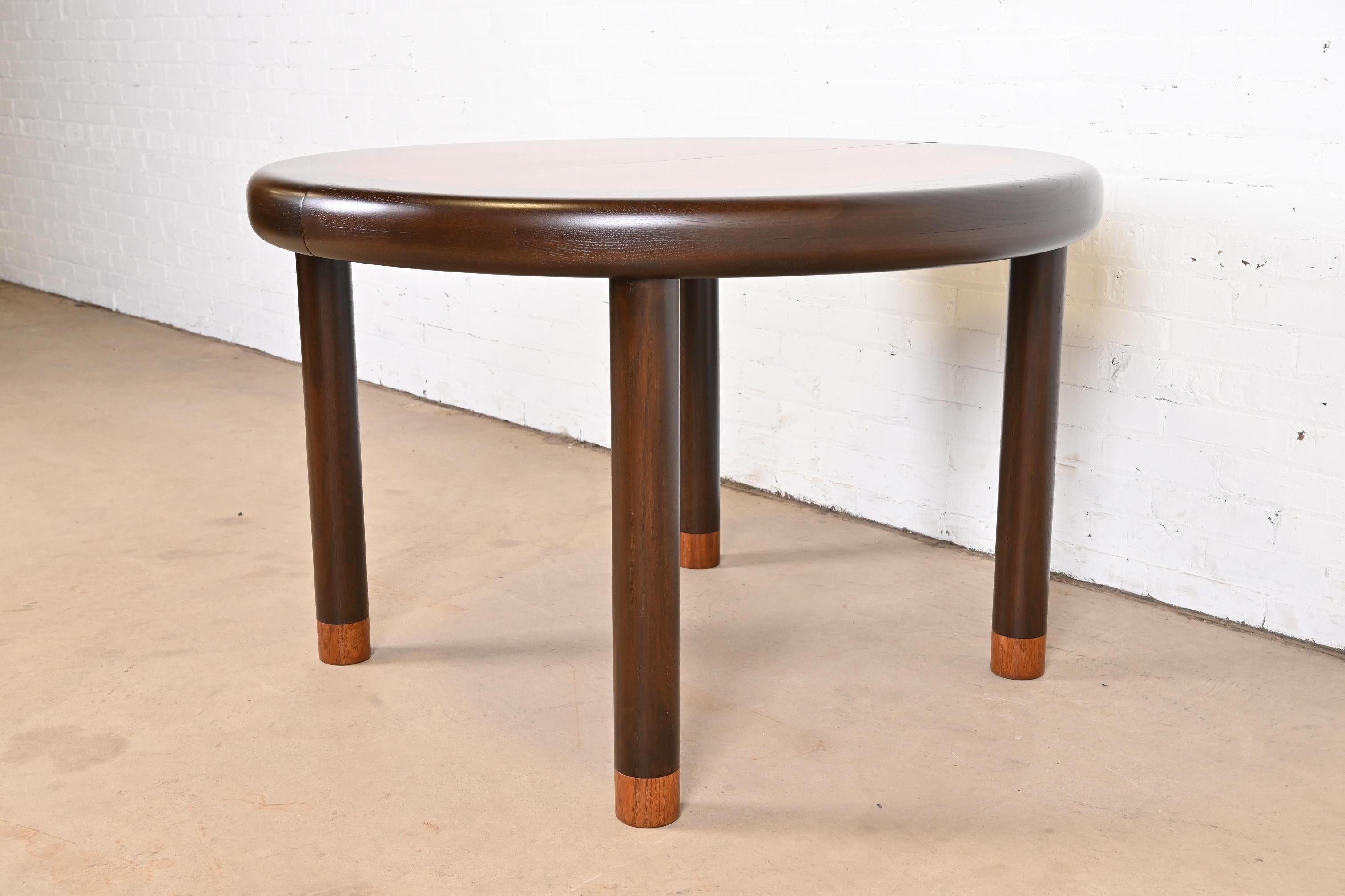 Table de salle à manger à rallonge en bois de rose de style mi-siècle moderne Dunbar, nouvellement revernie en vente 8