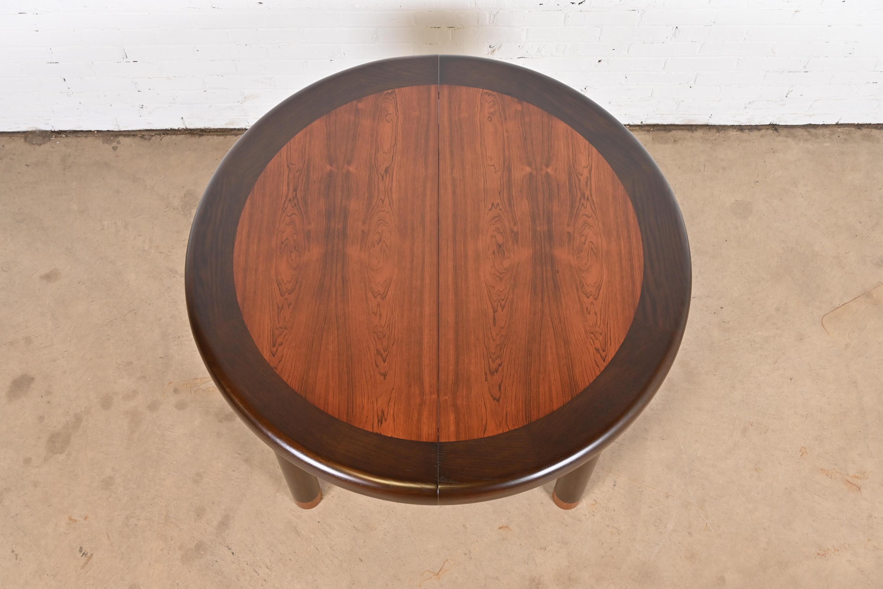 Table de salle à manger à rallonge en bois de rose de style mi-siècle moderne Dunbar, nouvellement revernie en vente 9
