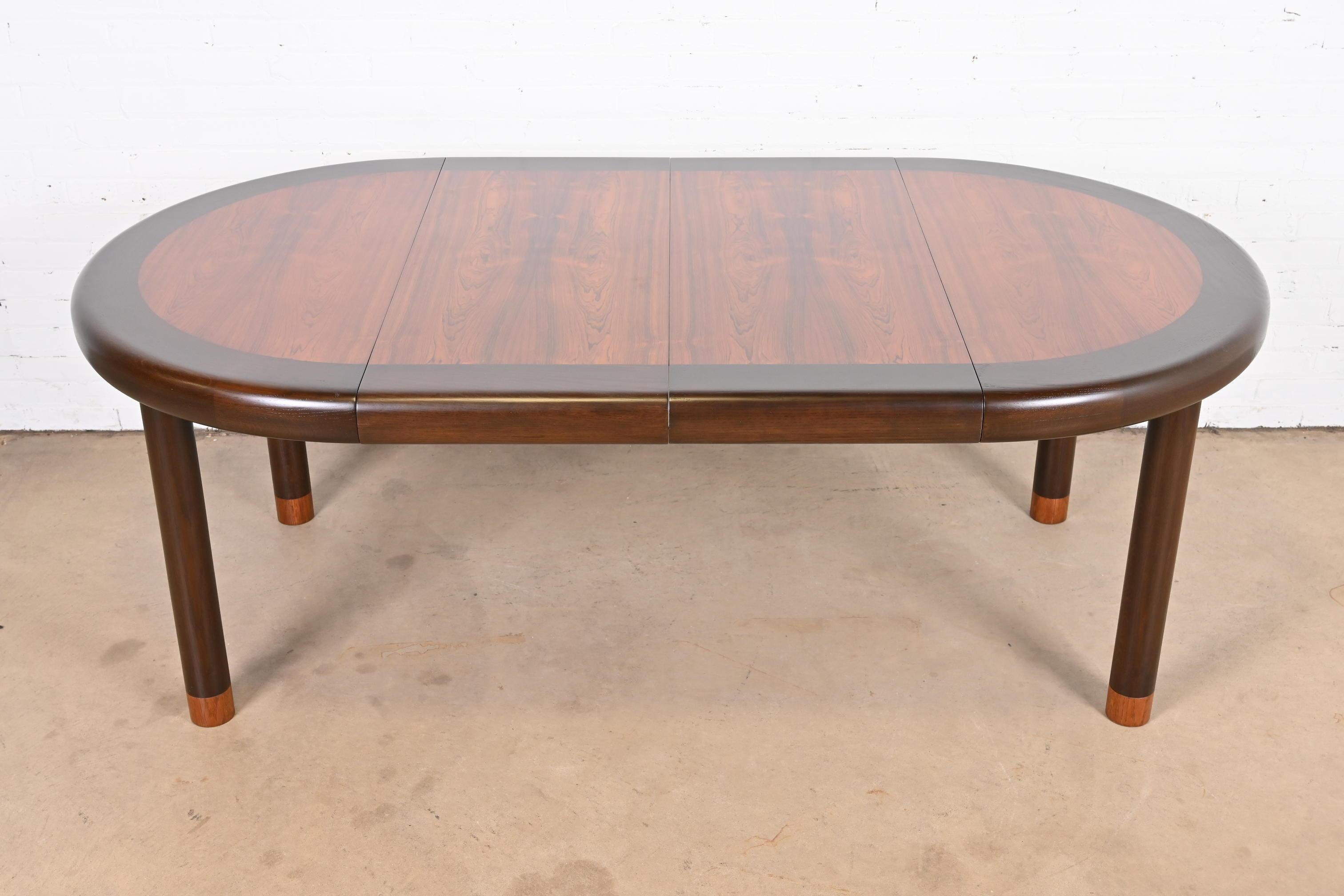 An exceptional Mid-Century Modern extension dining table or game table

By Dunbar

USA, 1970s

Gorgeous book-matched rosewood top, with stained oak banding and legs.

Measures 45