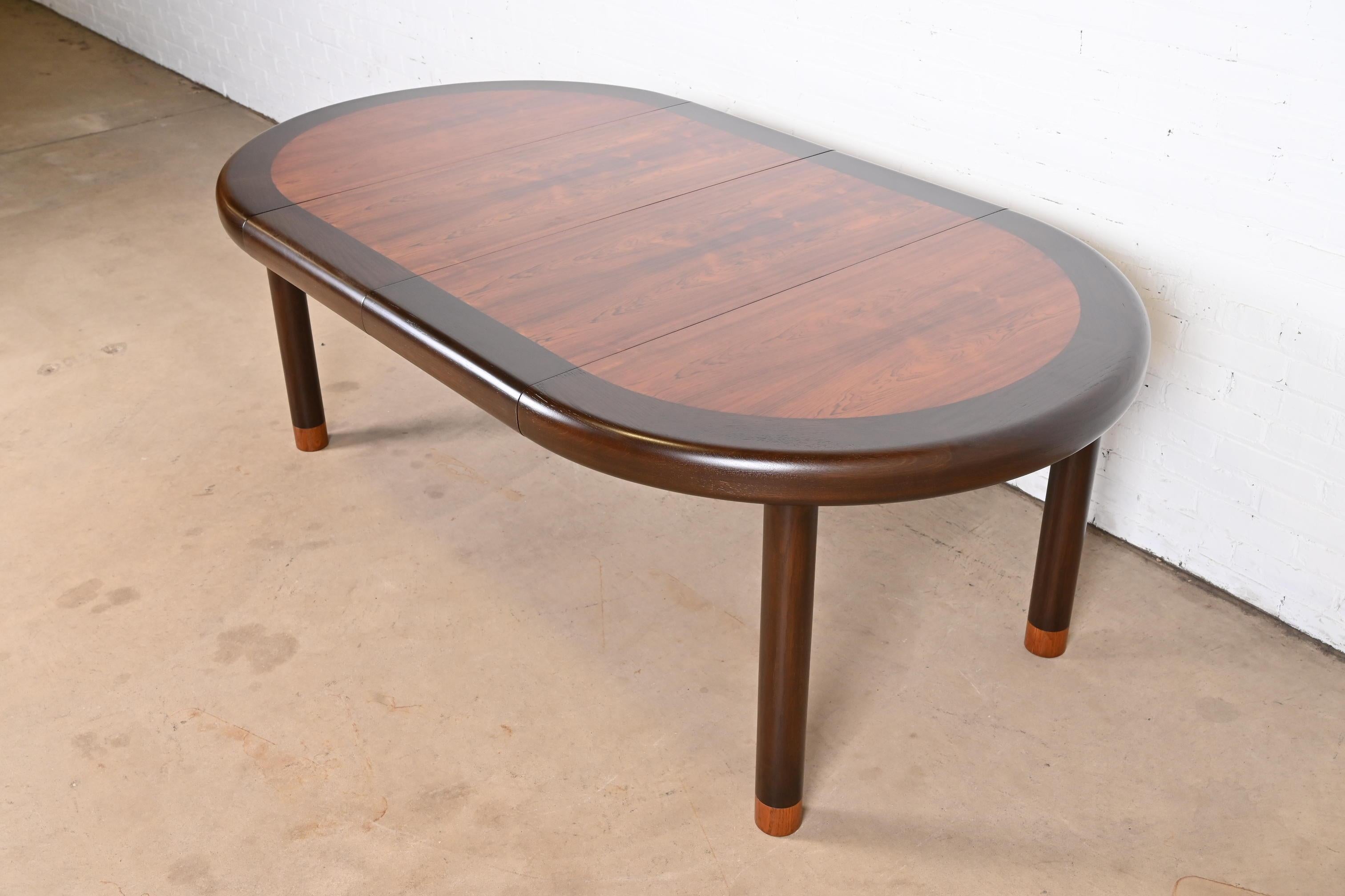 Dunbar Mid-Century Modern Rosewood Extension Dining Table, Newly Refinished In Good Condition For Sale In South Bend, IN