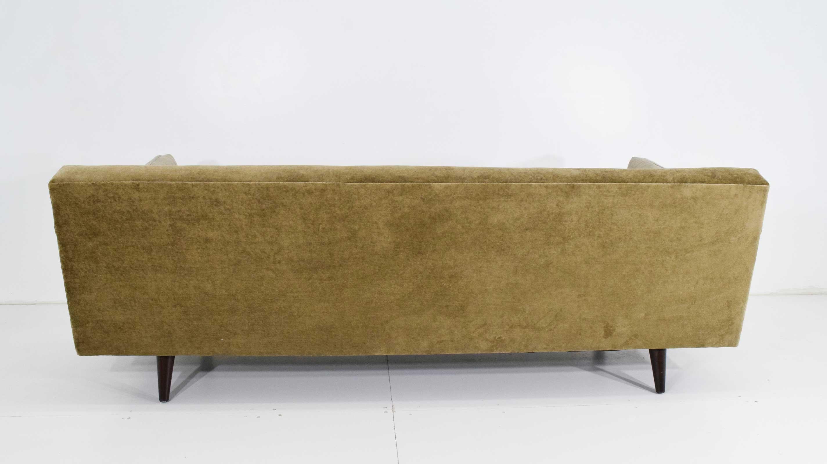 Dunbar Model 5125 Sofa In Excellent Condition In Dallas, TX