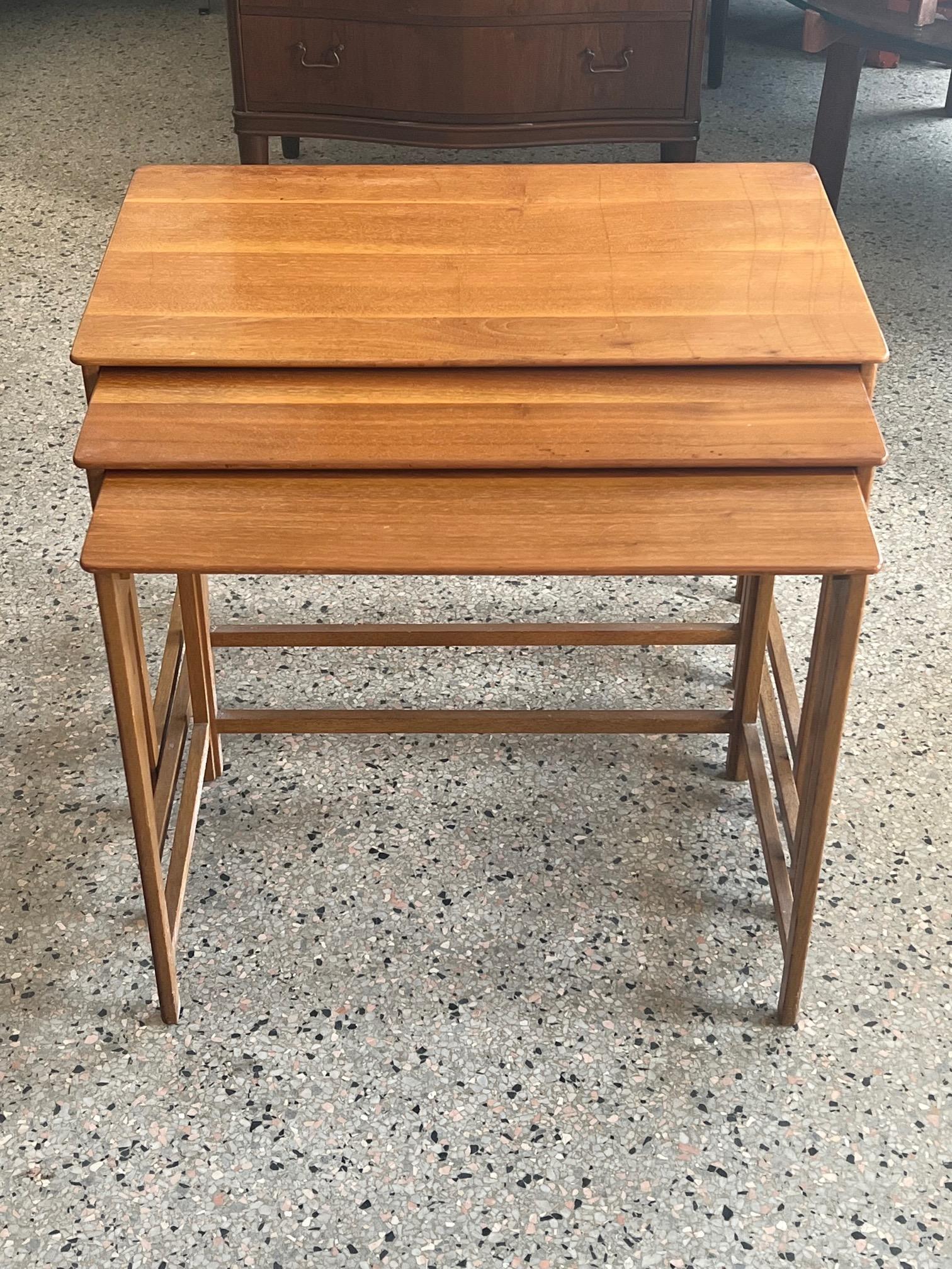 Tables gigognes Dunbar en noyer saphir en vente 4