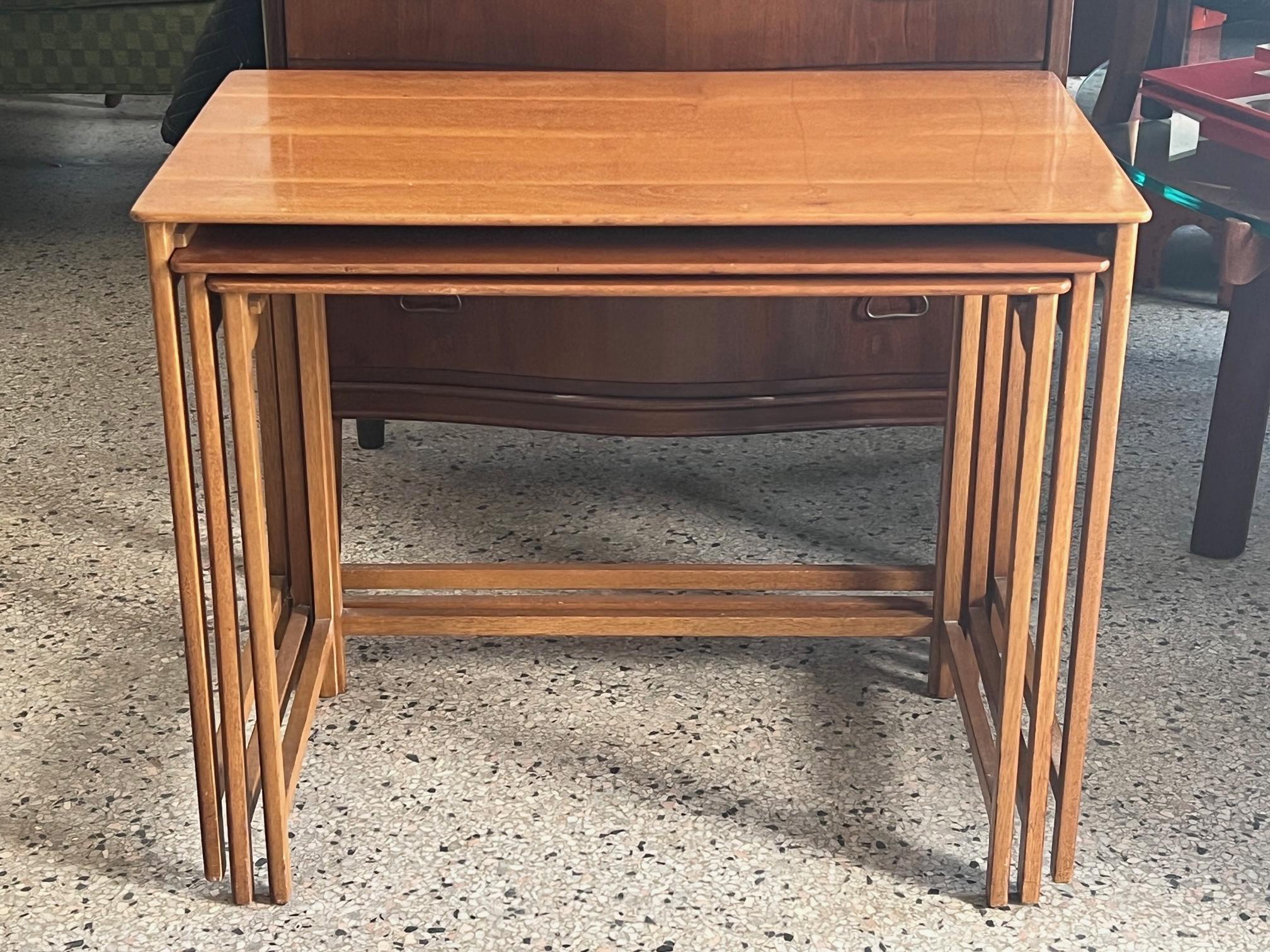 Dunbar Nesting Tables in Sap Walnut In Good Condition For Sale In St.Petersburg, FL