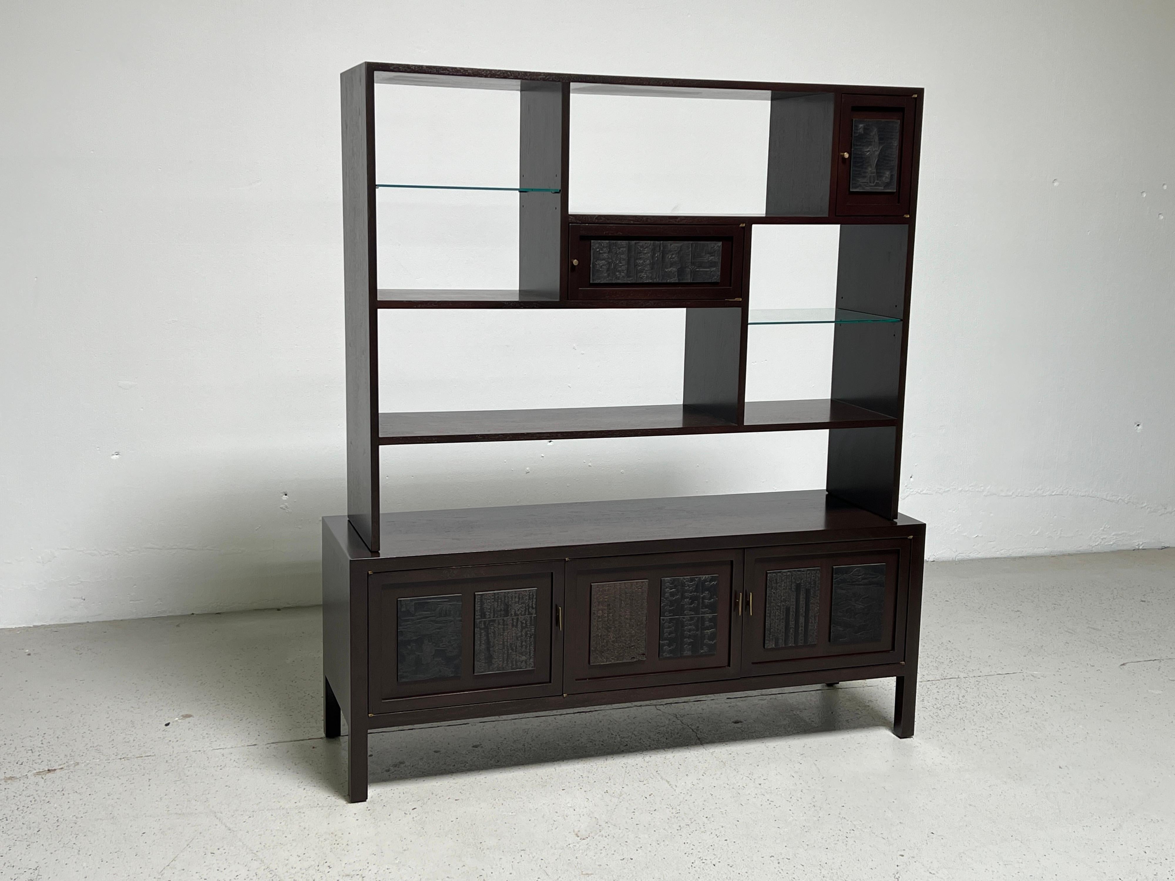 Ein zweiteiliger Mahagoni-Raumteiler mit japanischen Holzblockdruckplatten. Entworfen von Edward Wormley für Dunbar. 