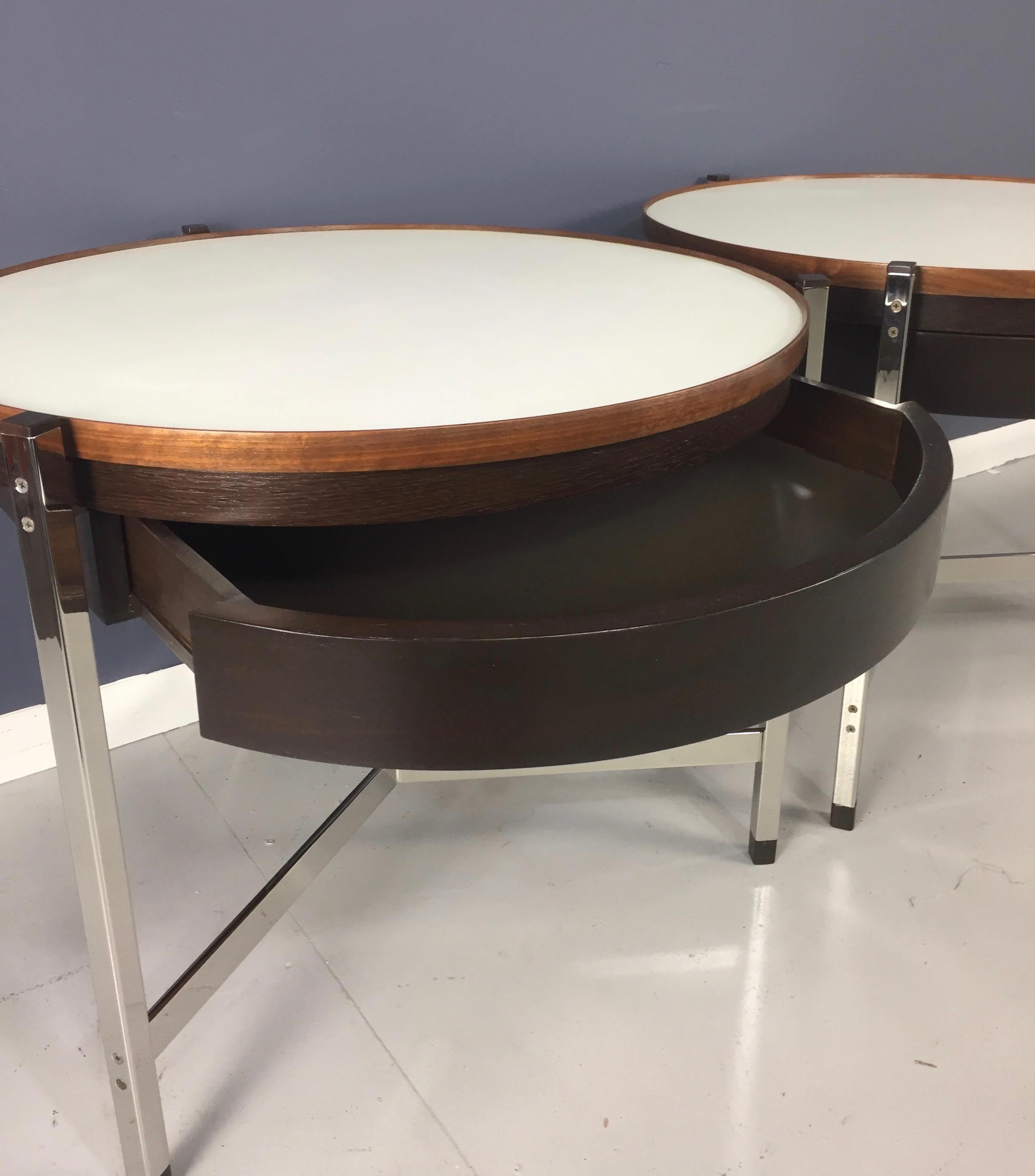 Dunbar Round Occasional Tables by Edward Wormley in Stainless Steel Mid-Century In Good Condition In Philadelphia, PA