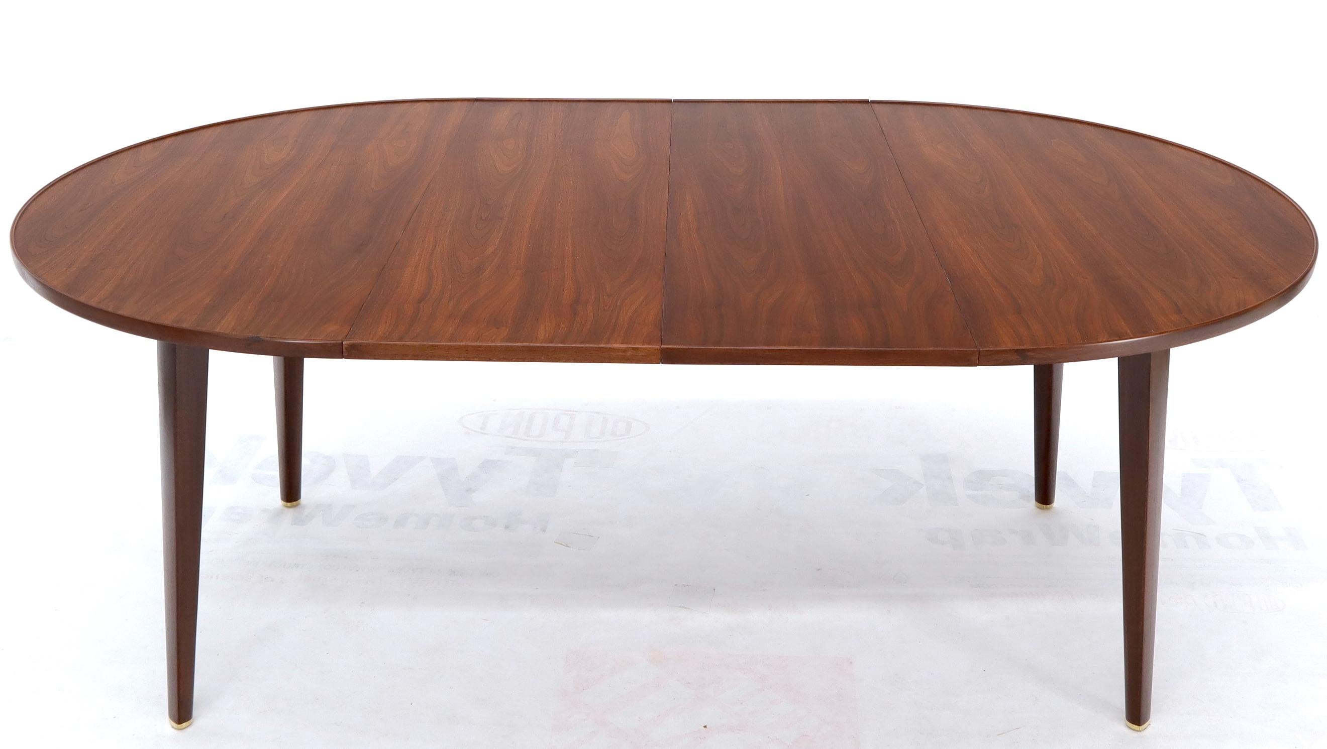 Dunbar Round Walnut Dining Table with 2 Extension Boards Leafs Racetrack Shape In Excellent Condition For Sale In Rockaway, NJ